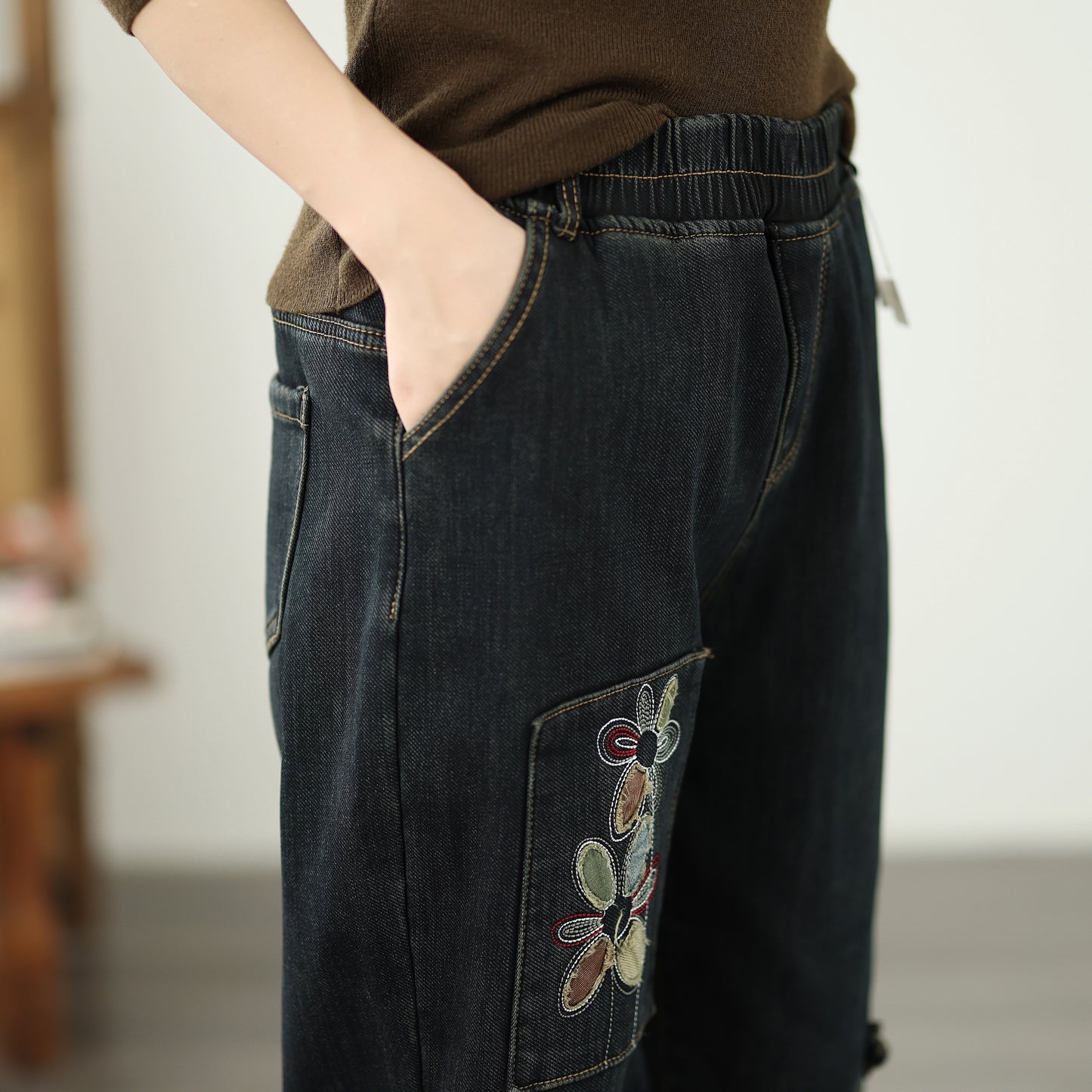 Women's Elastic Waist Embroidery Denim Jeans