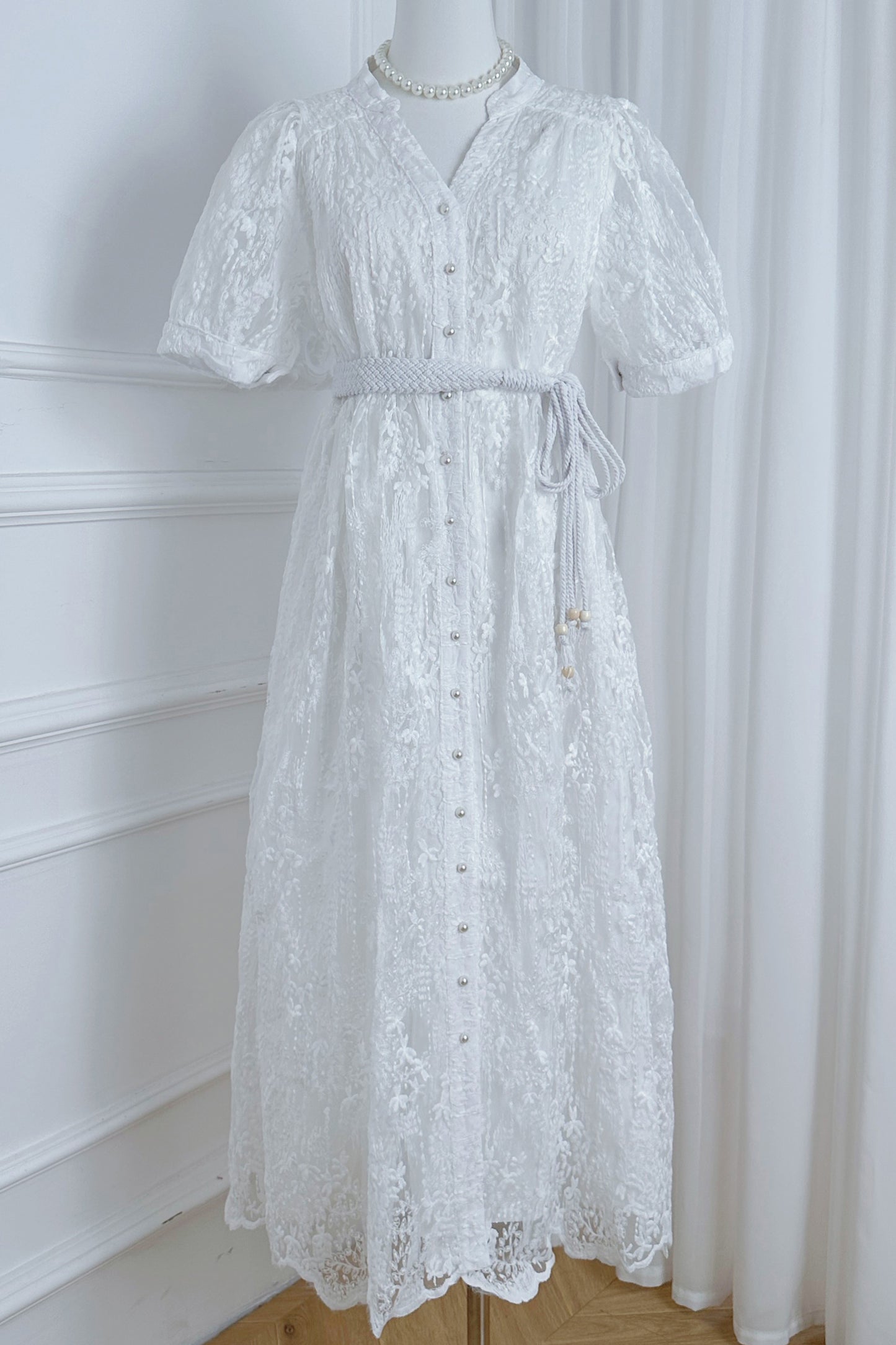 Women'sTulle Embroidery V-Neck Lace Midi Dress