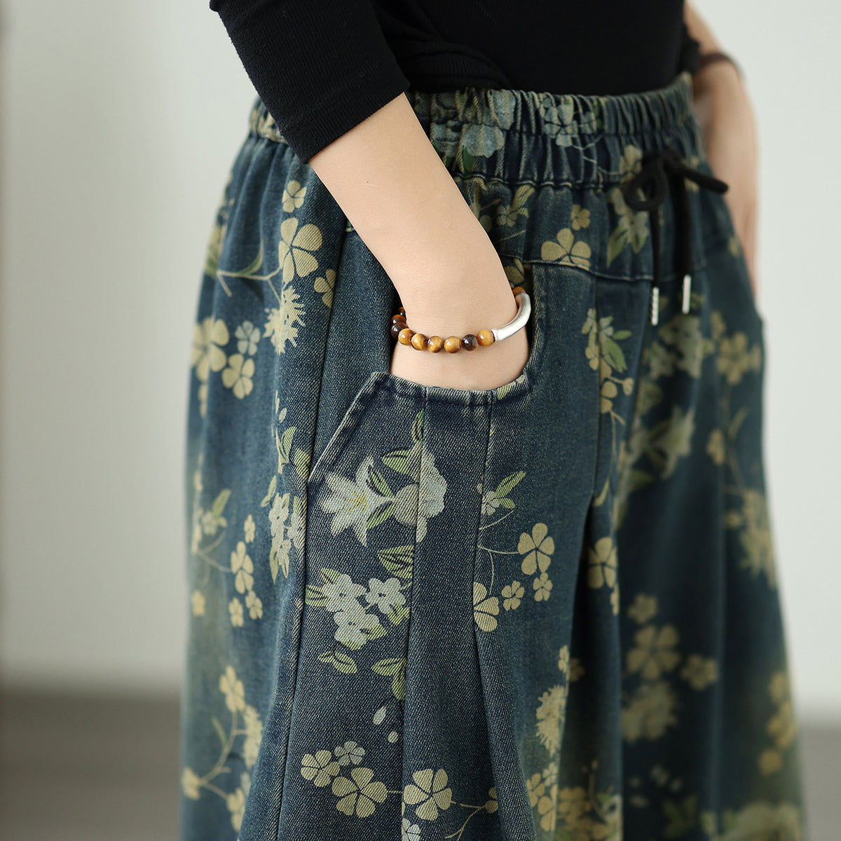 27446 Floral Wide Leg Drawstring Jeans Outfit Ideas