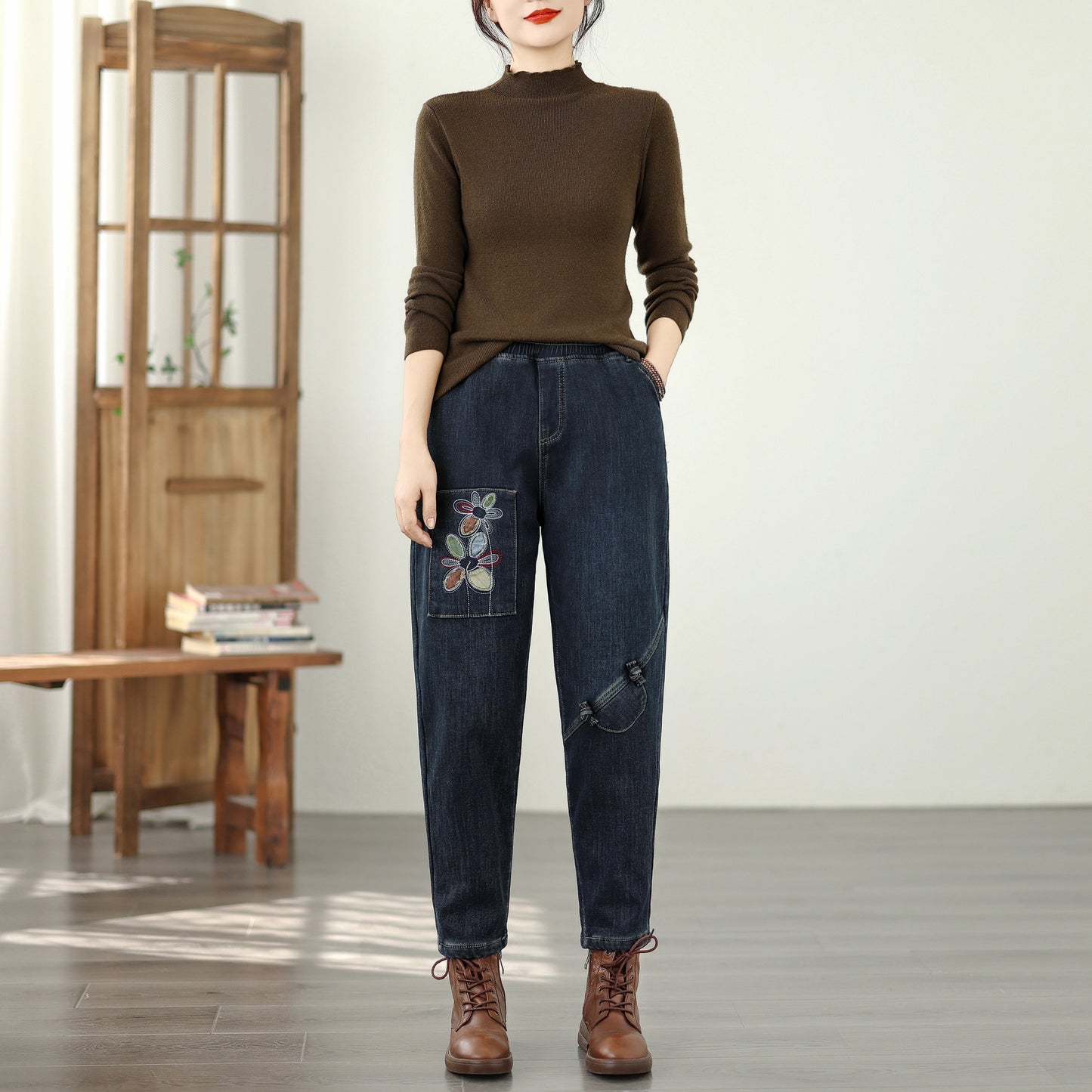Women's Elastic Waist Embroidery Denim Jeans
