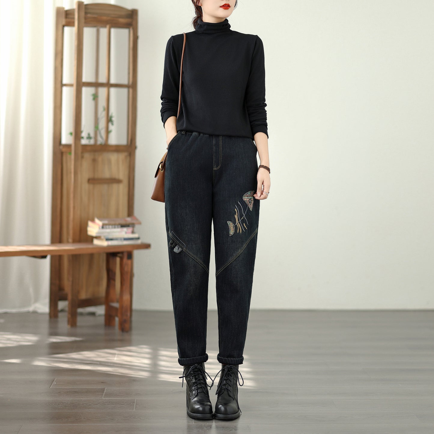 Women's Elastic Waist Embroidery Denim Jeans