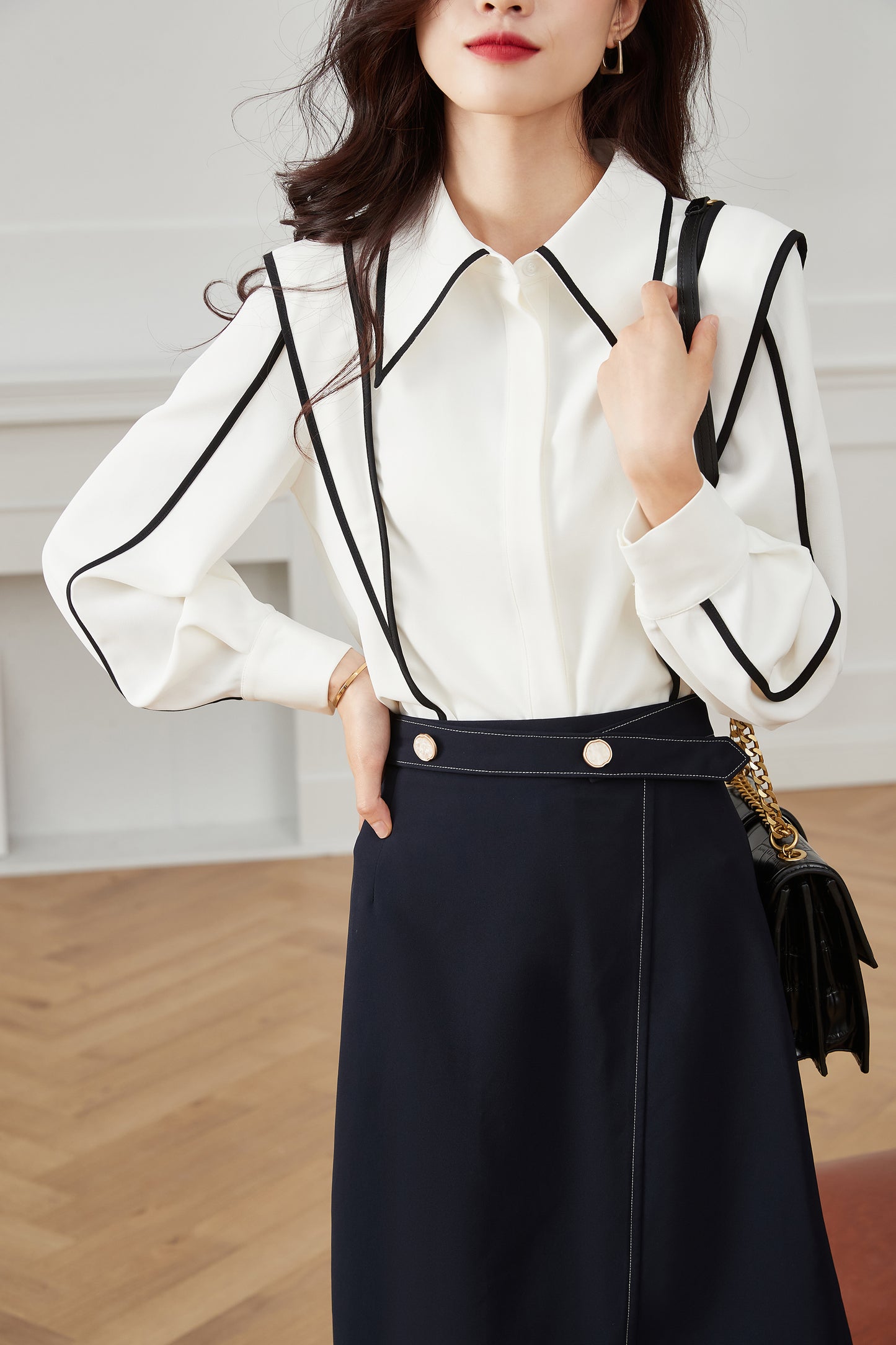 Women's Contrast Collar V Neck Lantern Sleeve Blouse