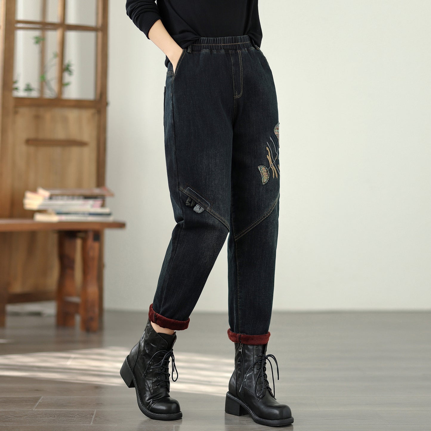 Women's Elastic Waist Embroidery Denim Jeans