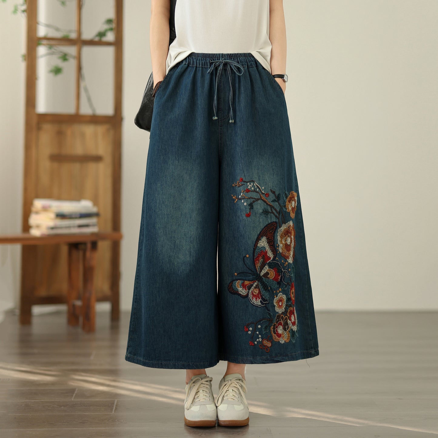 Women's Embroidery Elastic Waist Wide Leg Denim Pants