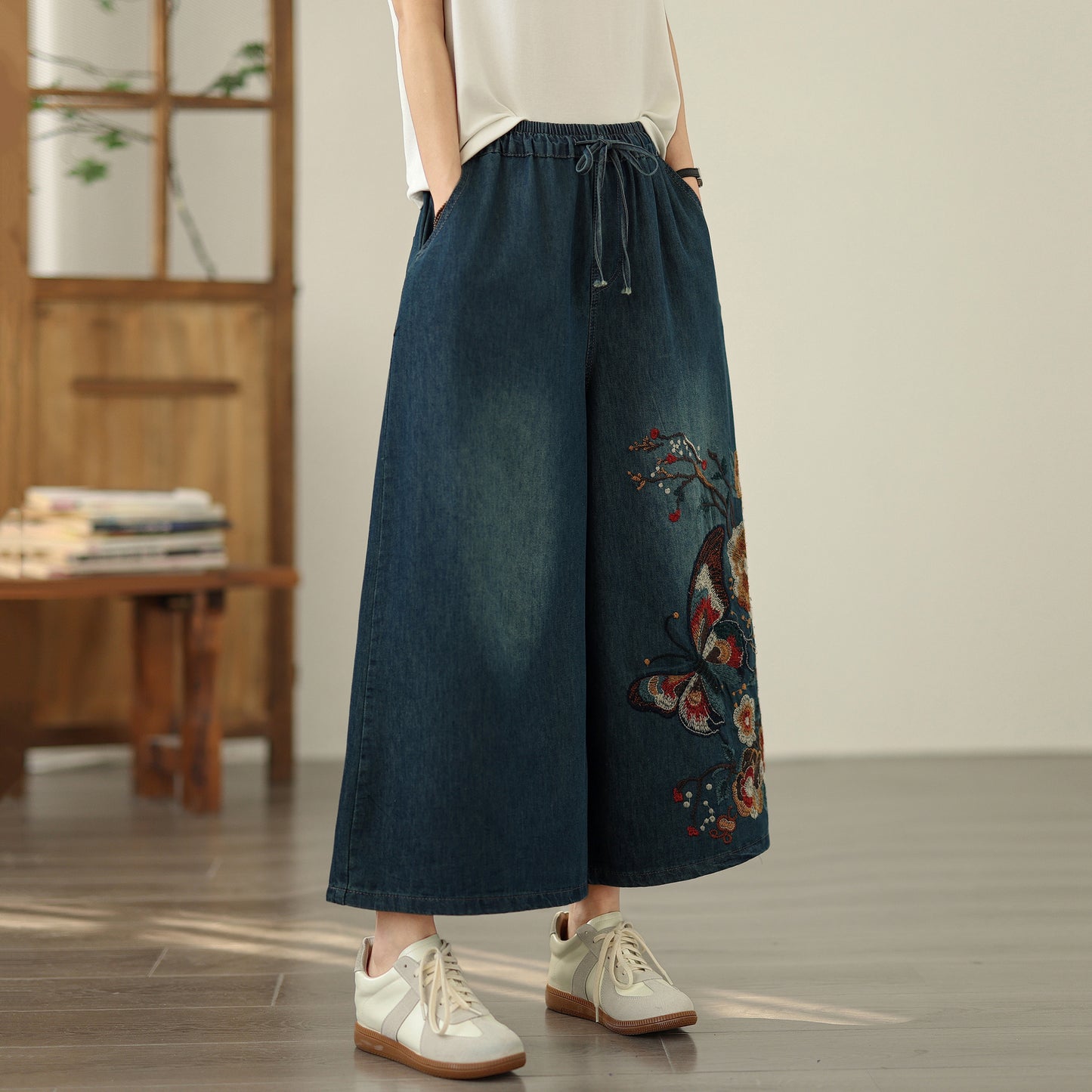Women's Embroidery Elastic Waist Wide Leg Denim Pants
