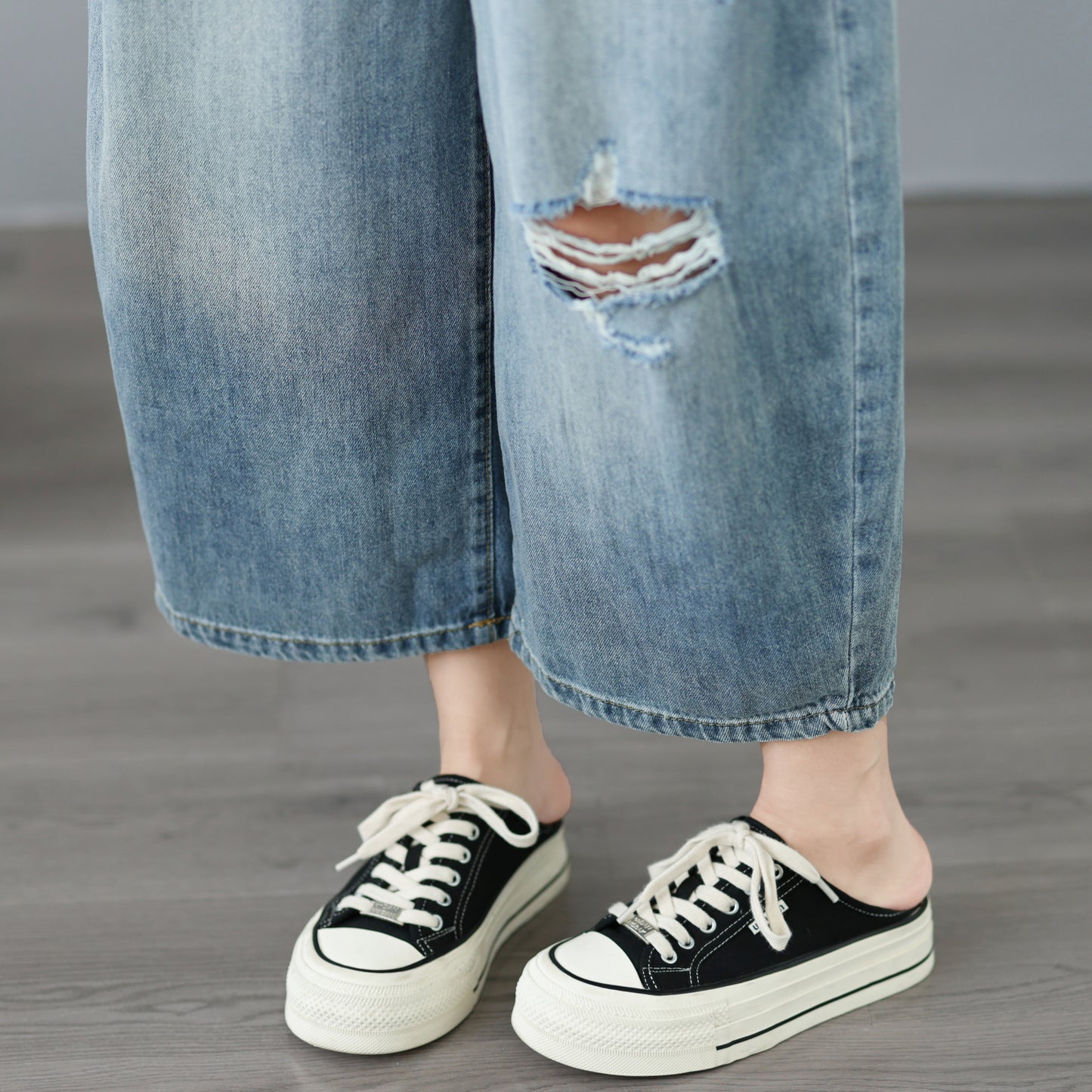 Lightweight Distressed Cropped Wide Leg Jeans