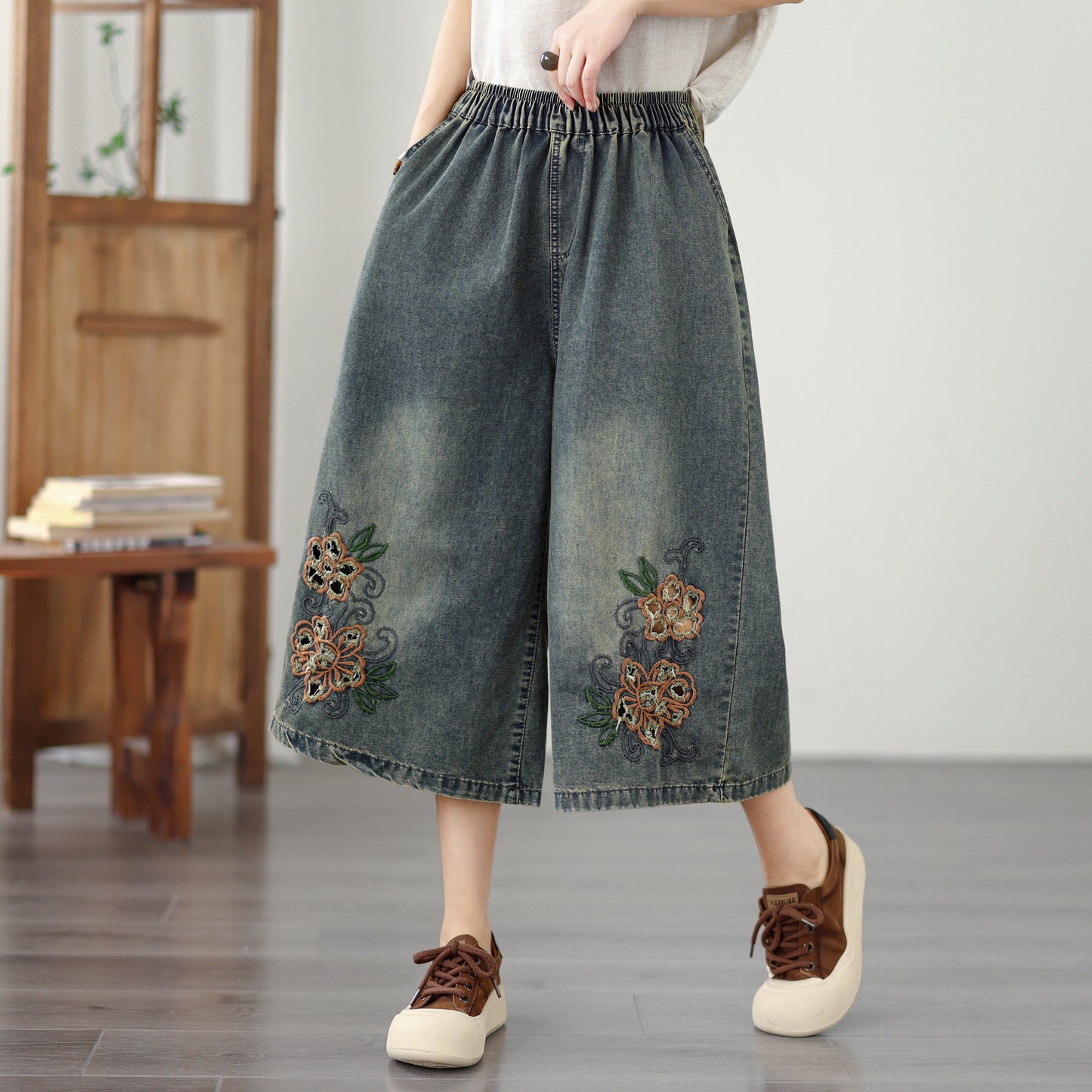 Embroidered Wide-Leg Cropped Denim Pants
