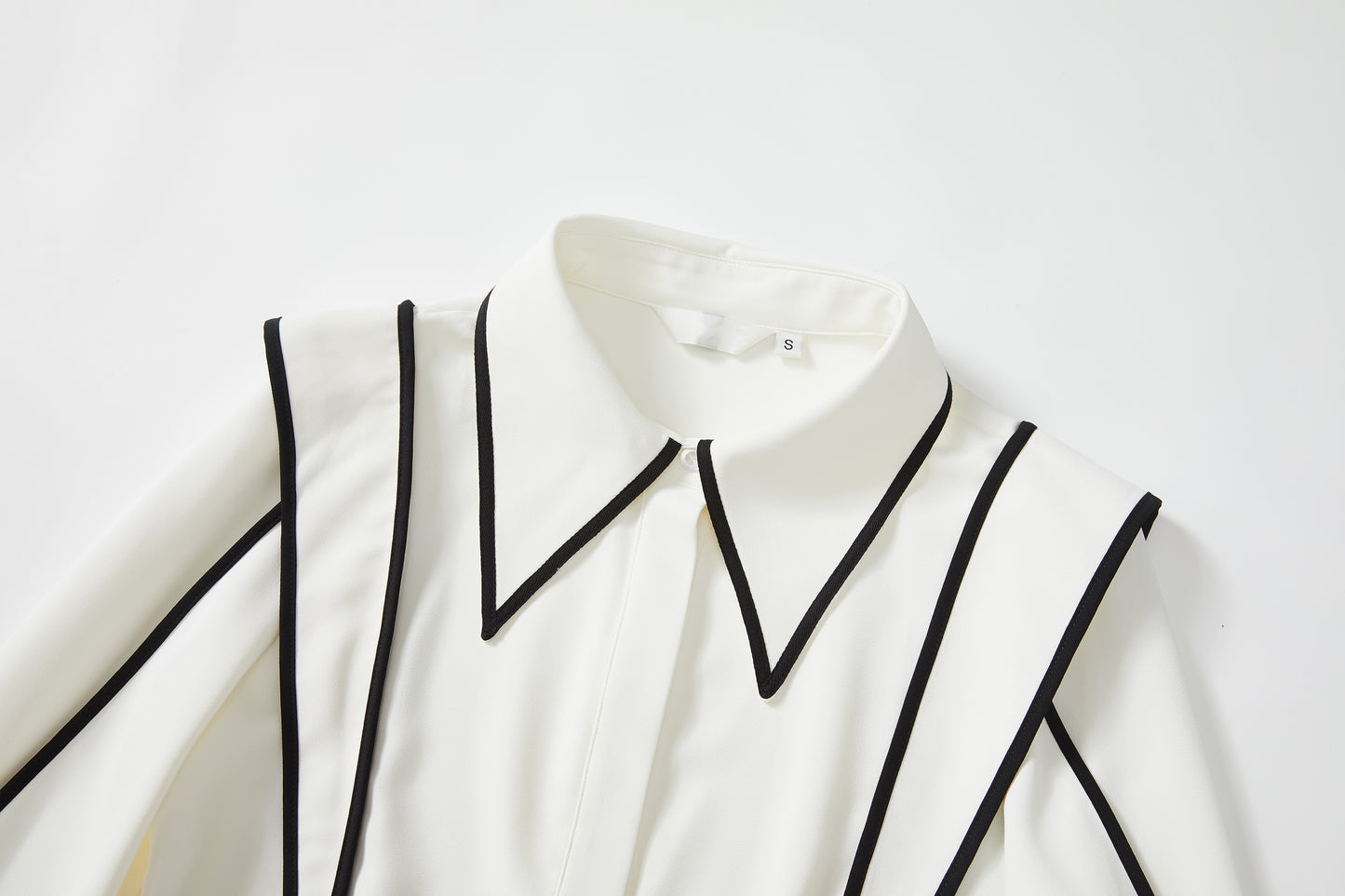 Women's Contrast Collar V Neck Lantern Sleeve Blouse