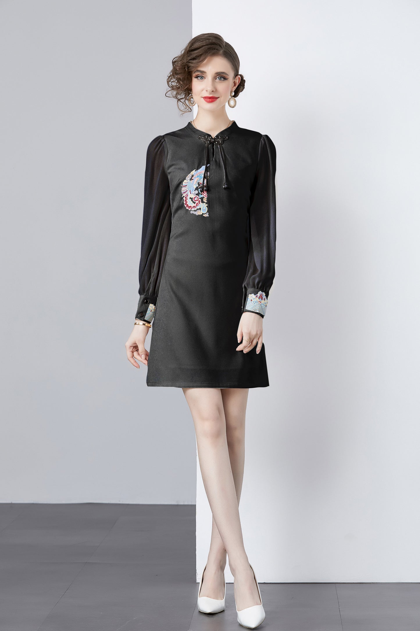 Vintage Women's Elegant Embroidered Hight Neck Mini Dress