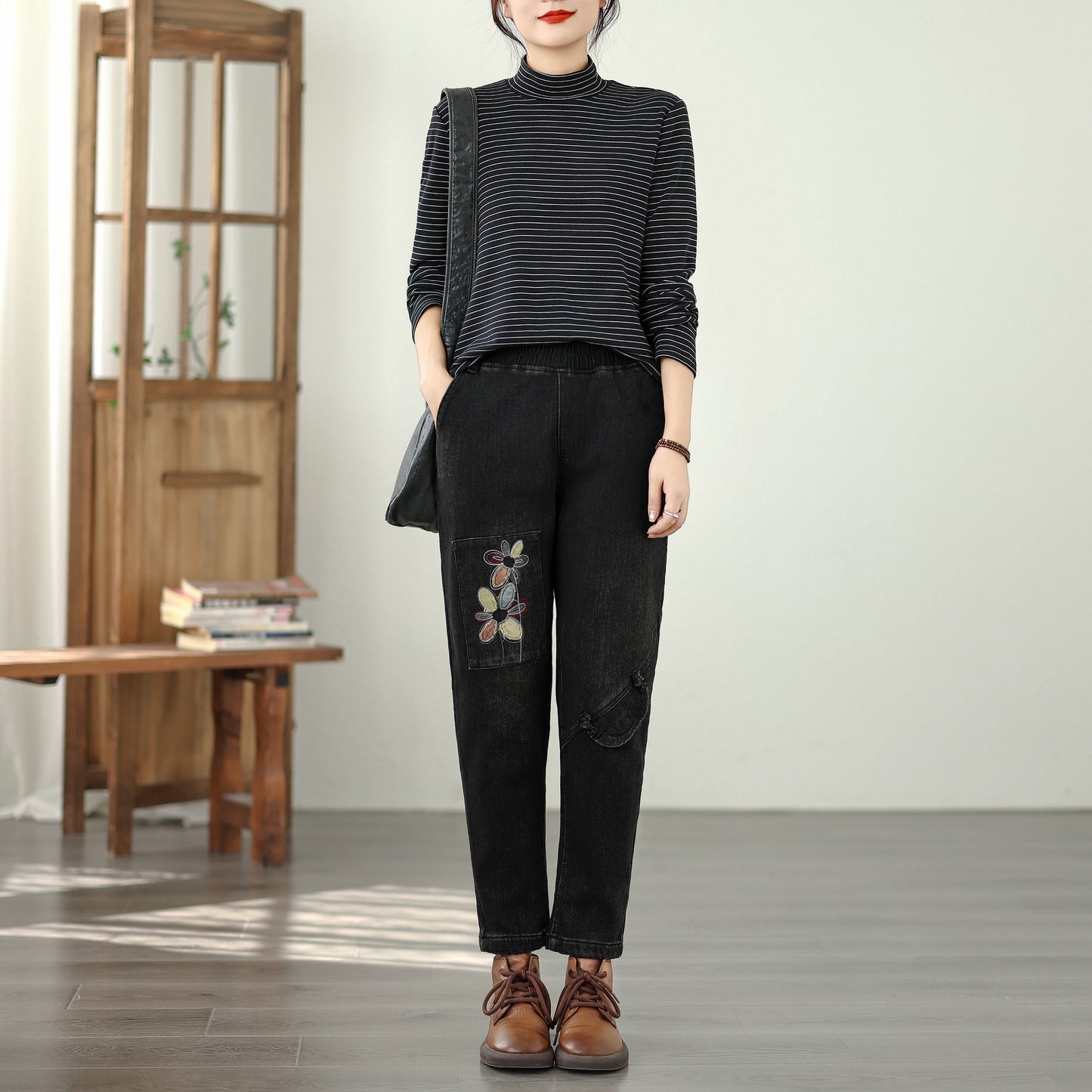 Women's Elastic Waist Embroidery Denim Jeans