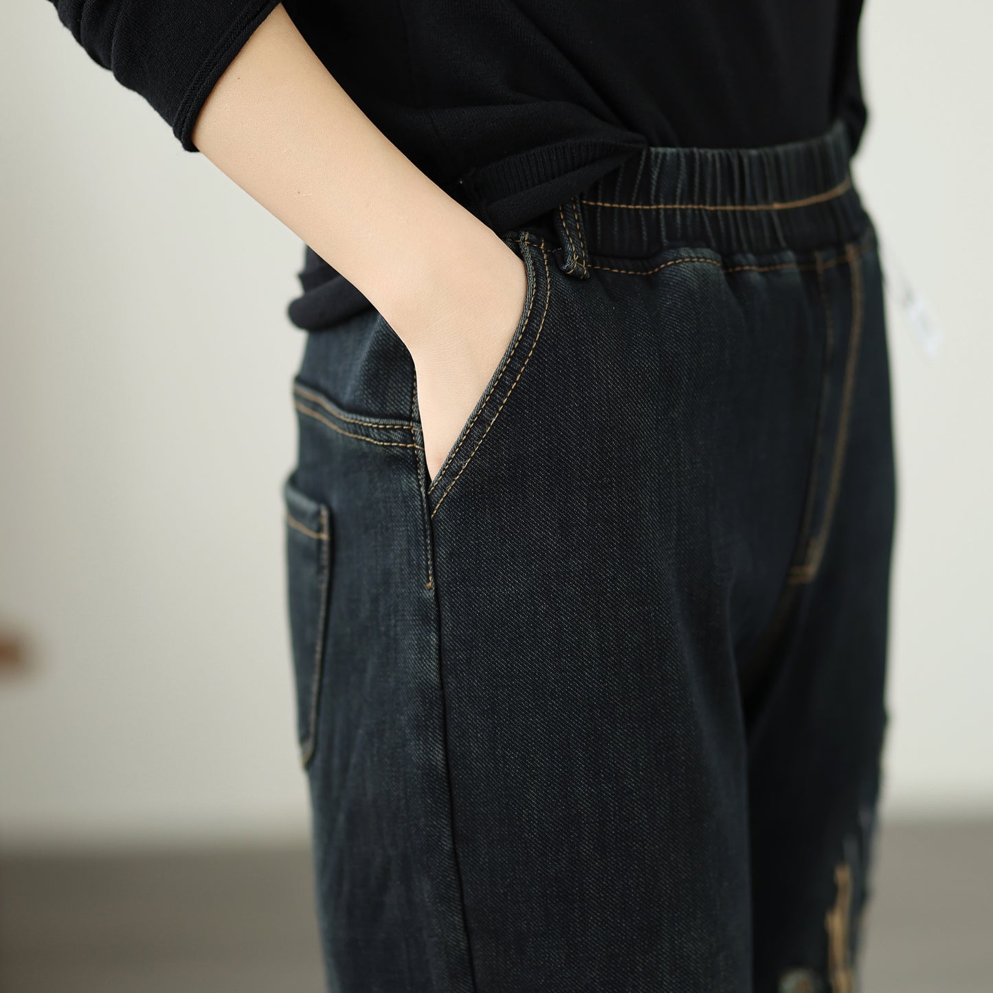 Women's Elastic Waist Embroidery Denim Jeans
