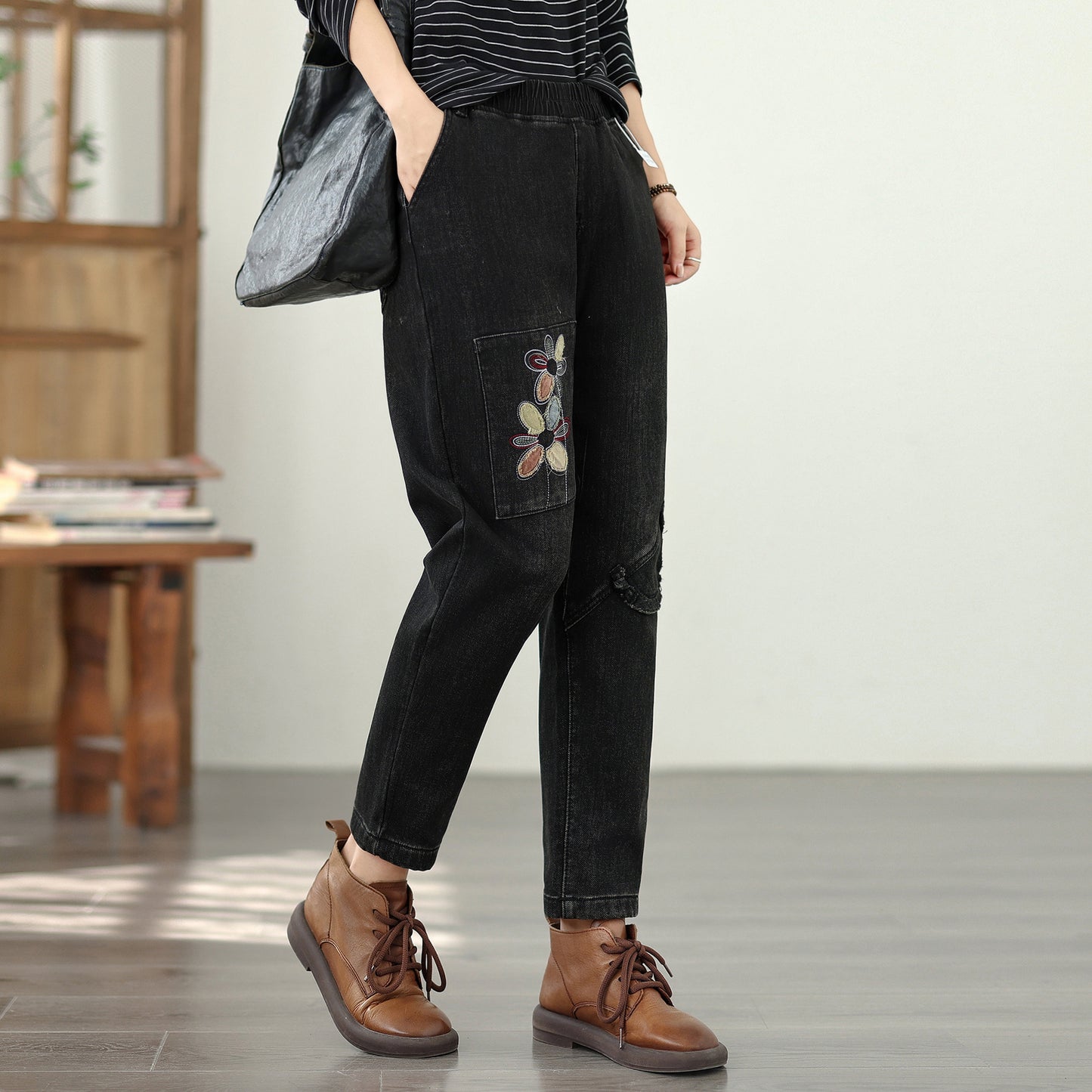 Women's Elastic Waist Embroidery Denim Jeans