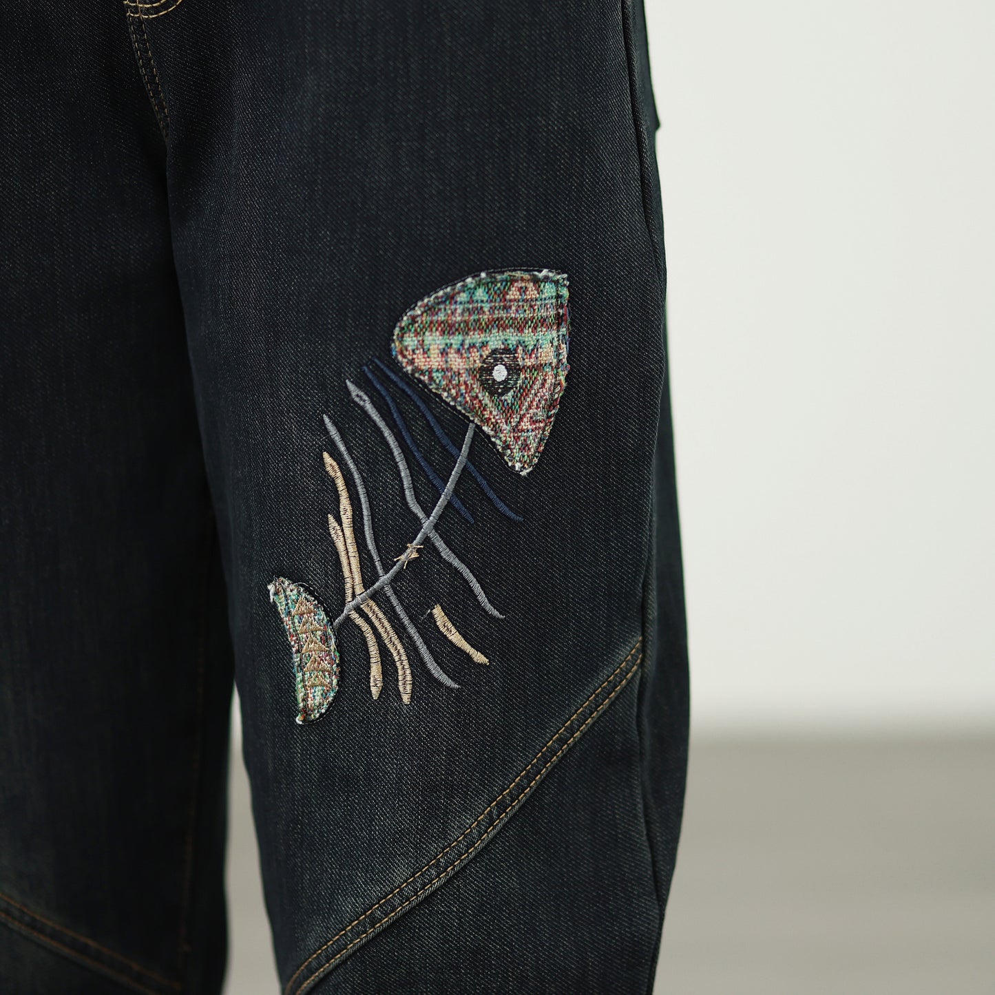 Women's Elastic Waist Embroidery Denim Jeans