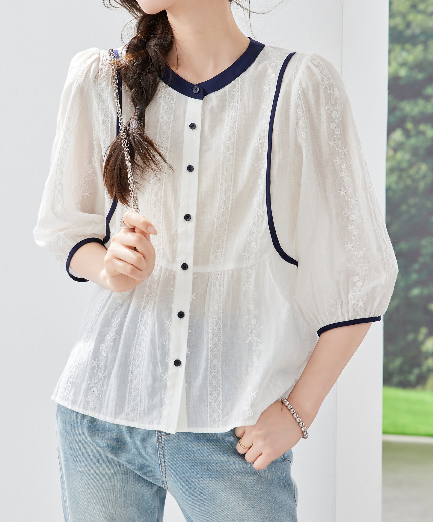 Jacquard Contrast Trim Blouse – White & Navy