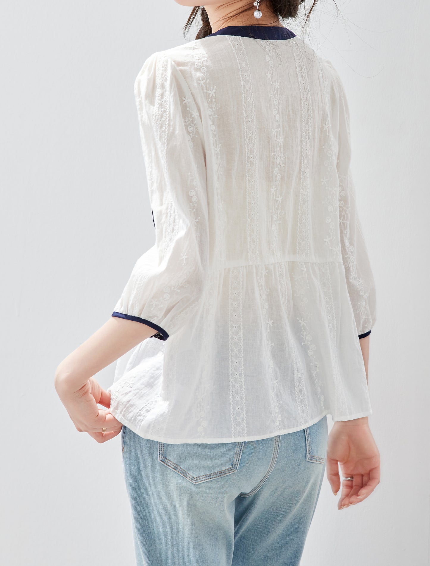 Jacquard Contrast Trim Blouse – White & Navy