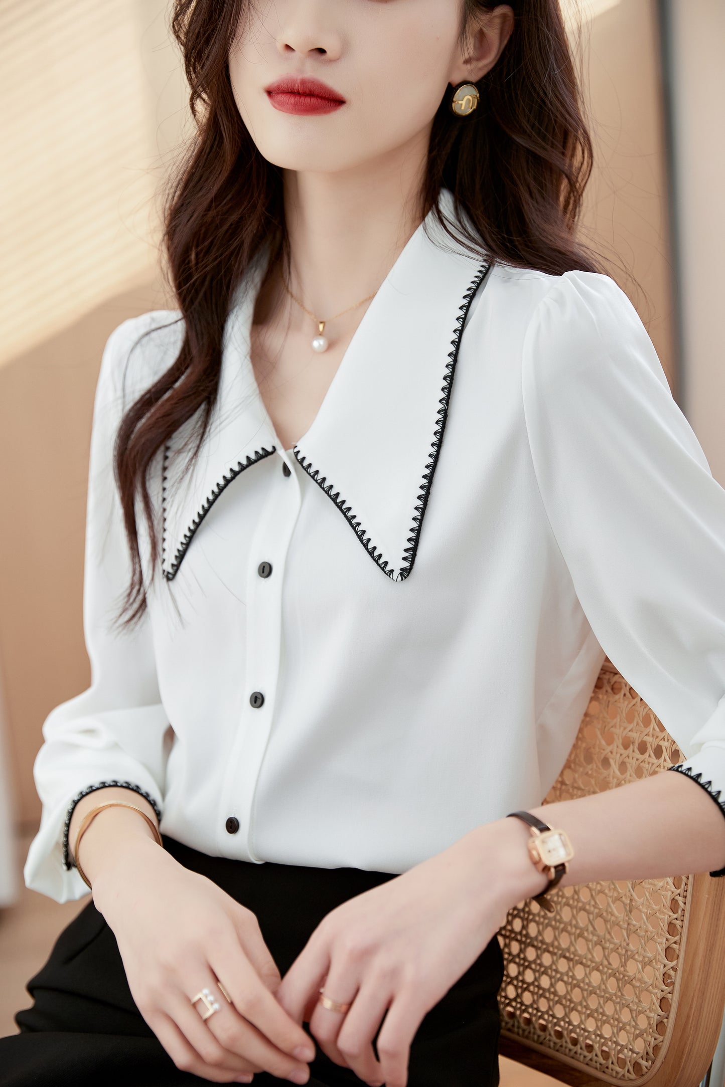 Women's Contrast Collar V Neck Lantern Sleeve Blouse