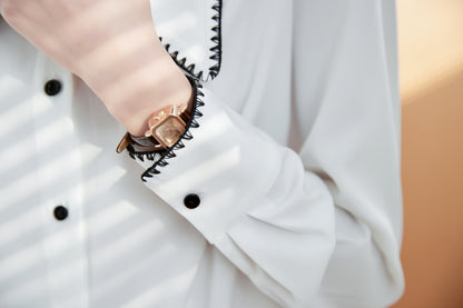 Women's Contrast Collar V Neck Lantern Sleeve Blouse