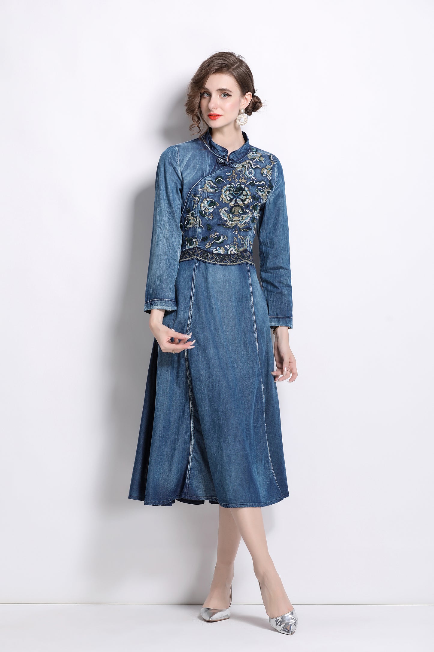 Women's vintage embroidered pocket denim midi dress