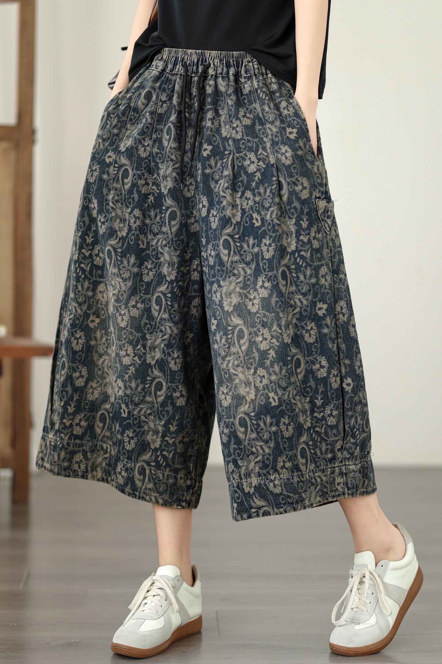 Paisley Print Cropped Wide Leg Denim Pants