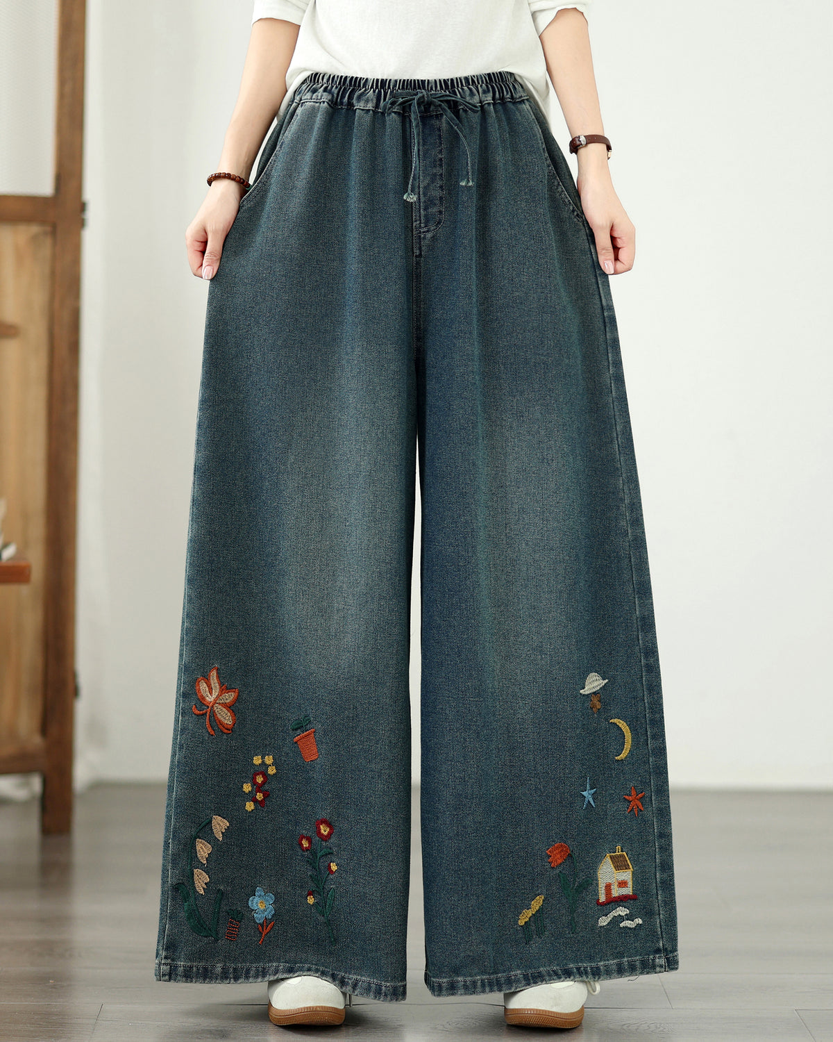 Vintage Embroidered Wide-Leg Jeans with Elastic Waist