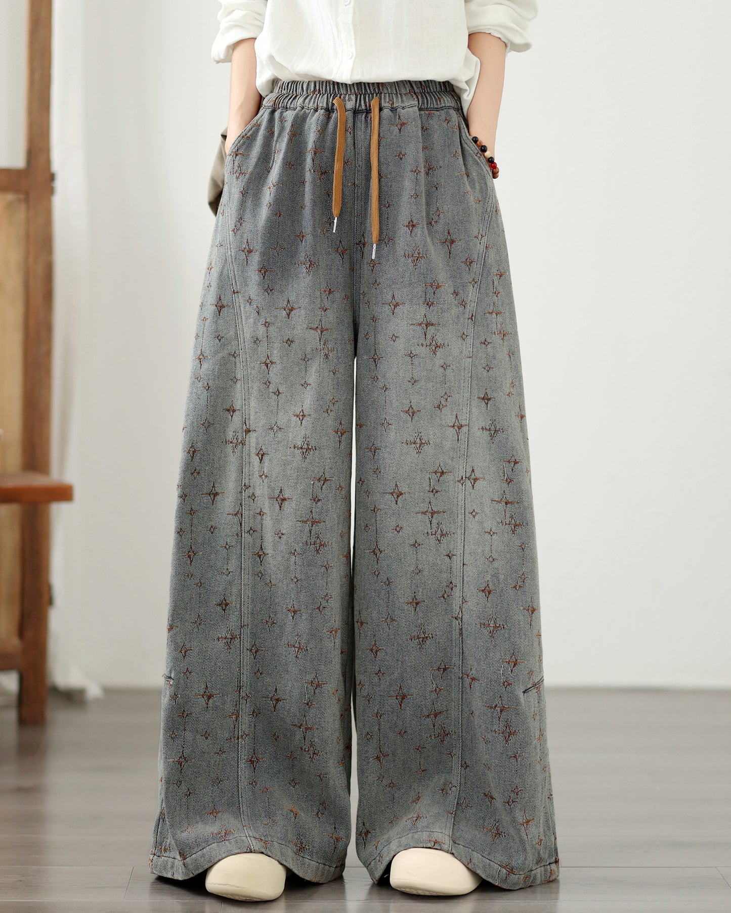 Effortless Chic: Star Pattern Wide-Leg Baggy Jeans