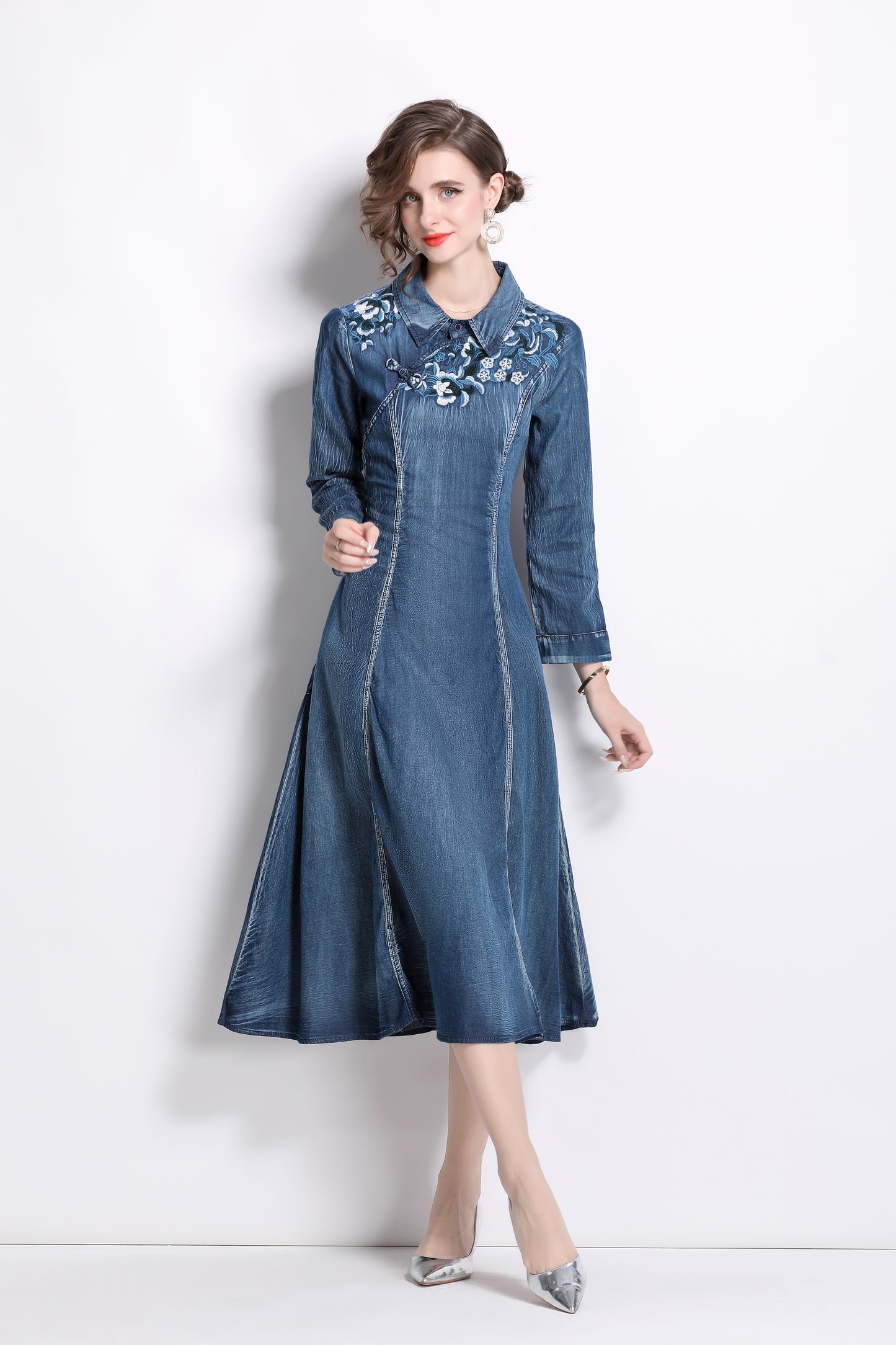 Women's vintage embroidered pocket denim midi dress