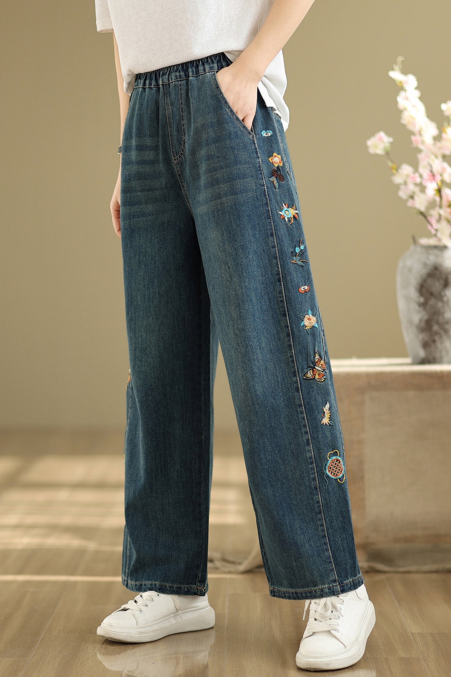 Women's Elastic Waist Embroidery Jeans Pants