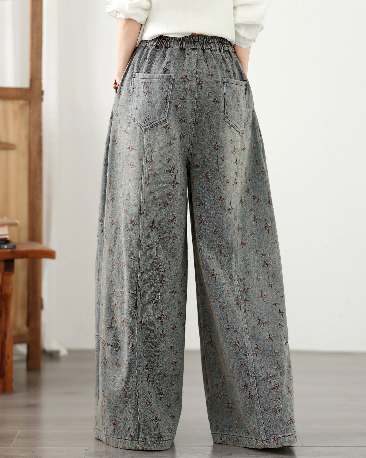 Effortless Chic: Star Pattern Wide-Leg Baggy Jeans