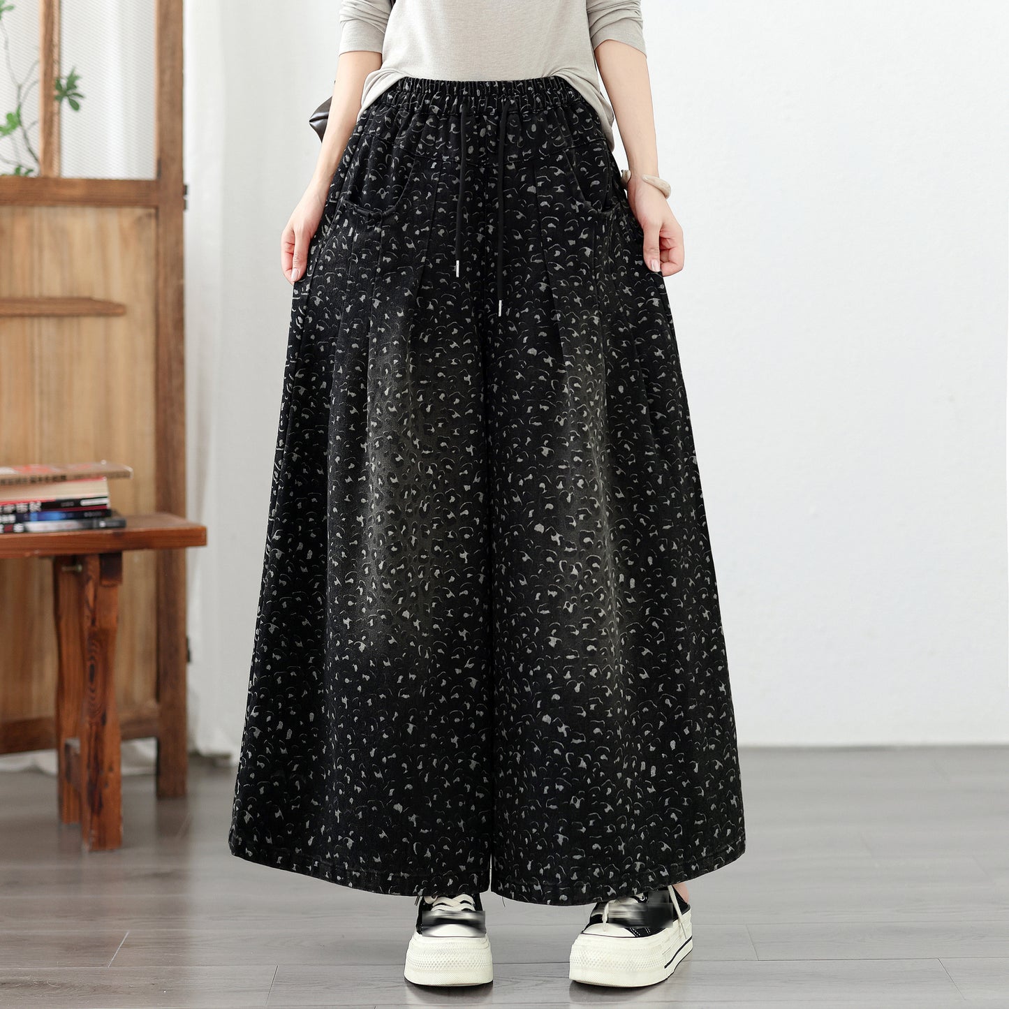 Effortless Chic High-Waist Floral Denim Wide-Leg Trousers