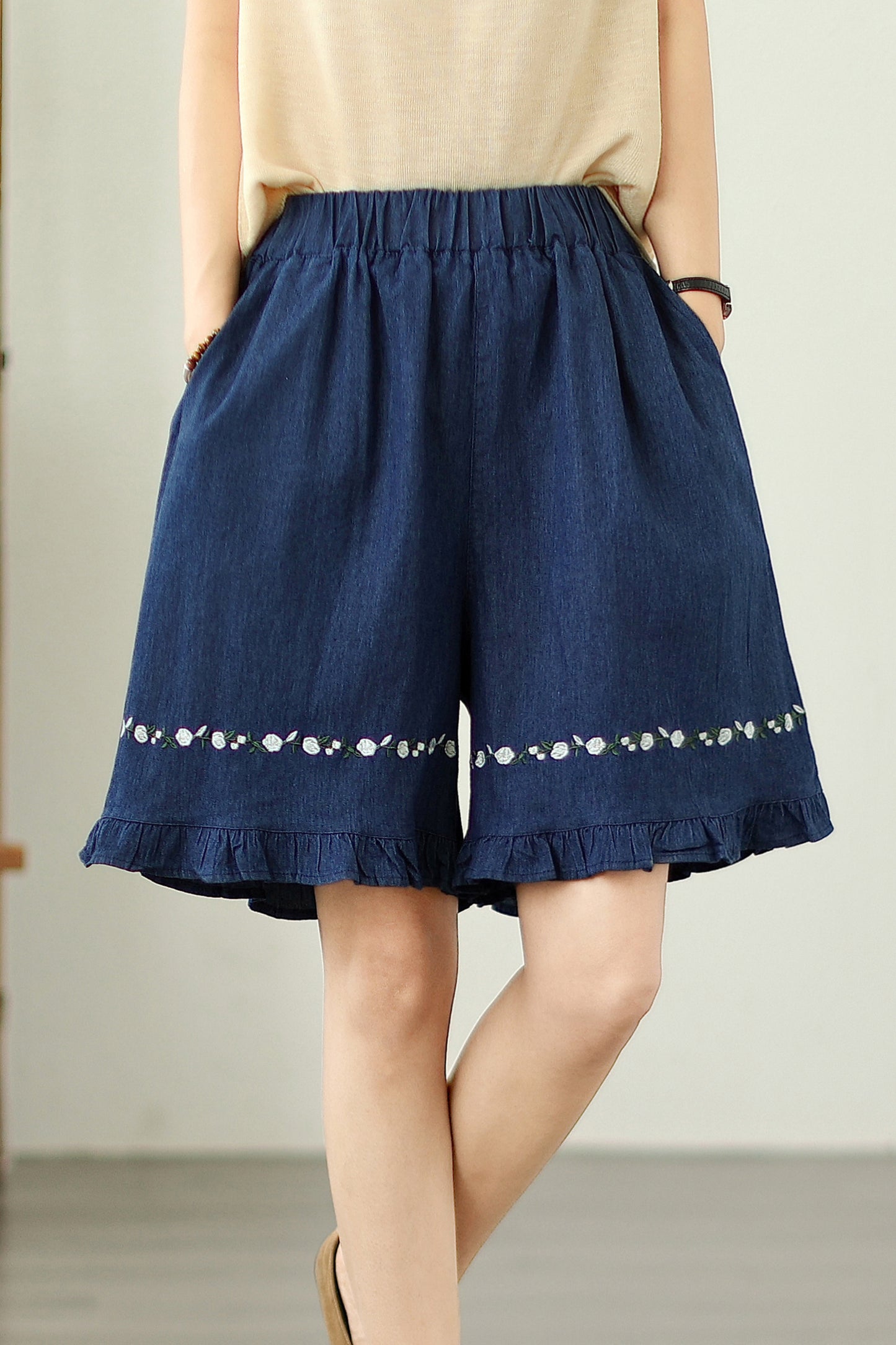 Women's Loose Jeans Elastic Waist Short Pants