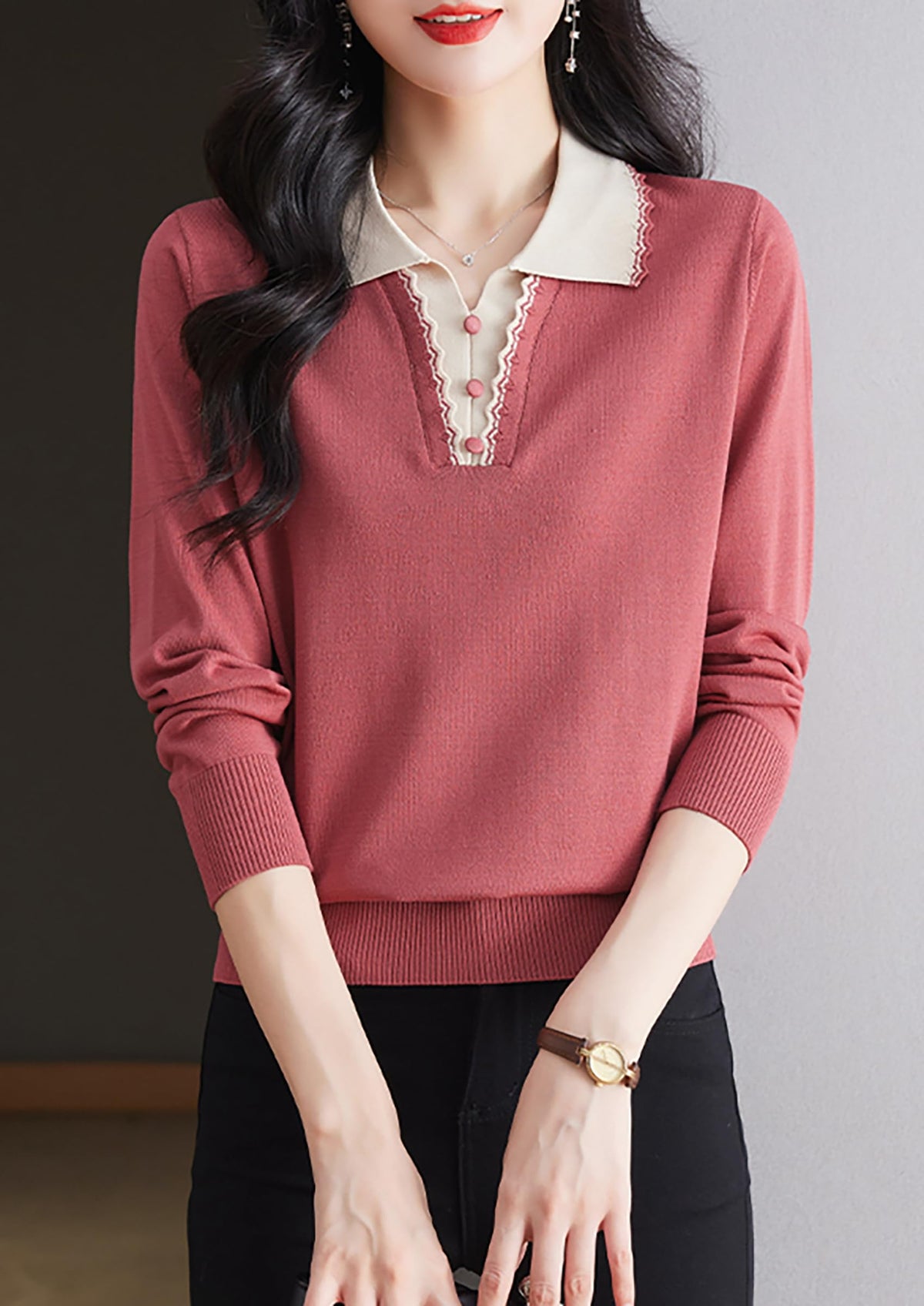 Women's Vintage Knit Top – Contrast Collar & Scalloped V-Neck