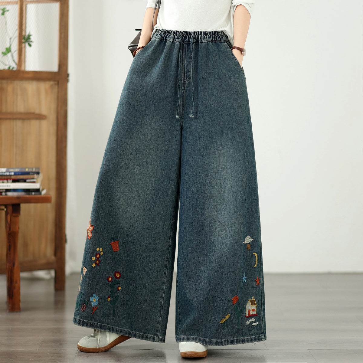 Vintage Embroidered Wide-Leg Jeans with Elastic Waist