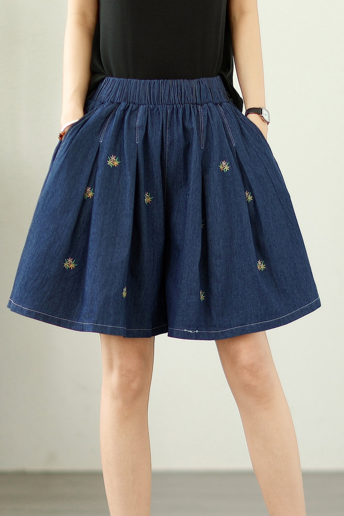 Women's Loose Jeans Elastic Waist Short Pants