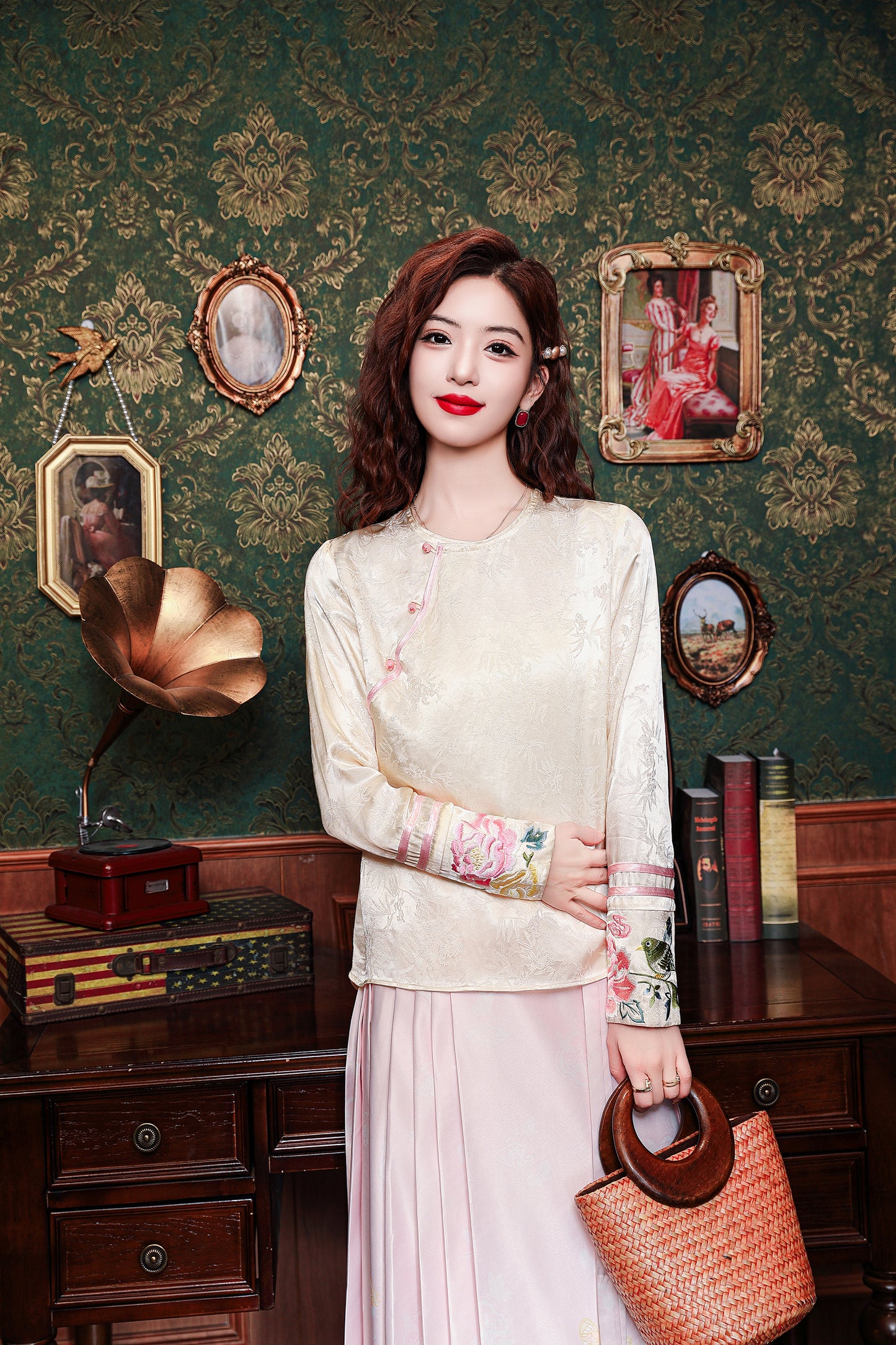 Women's Round Neck Jacquard Embroidery Blouses - LAI MENG FIVE CATS