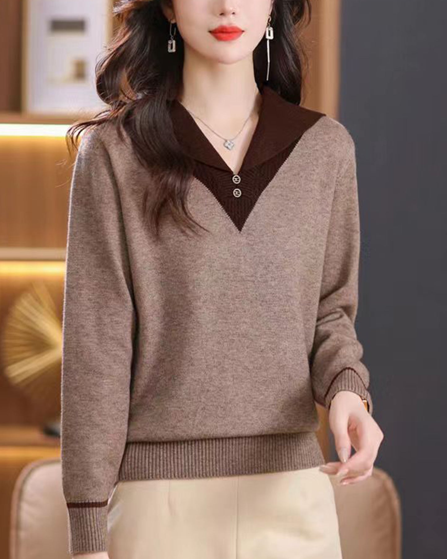 Chic Contrast Collar Knit Sweater - Elegant V-Neck Pullover