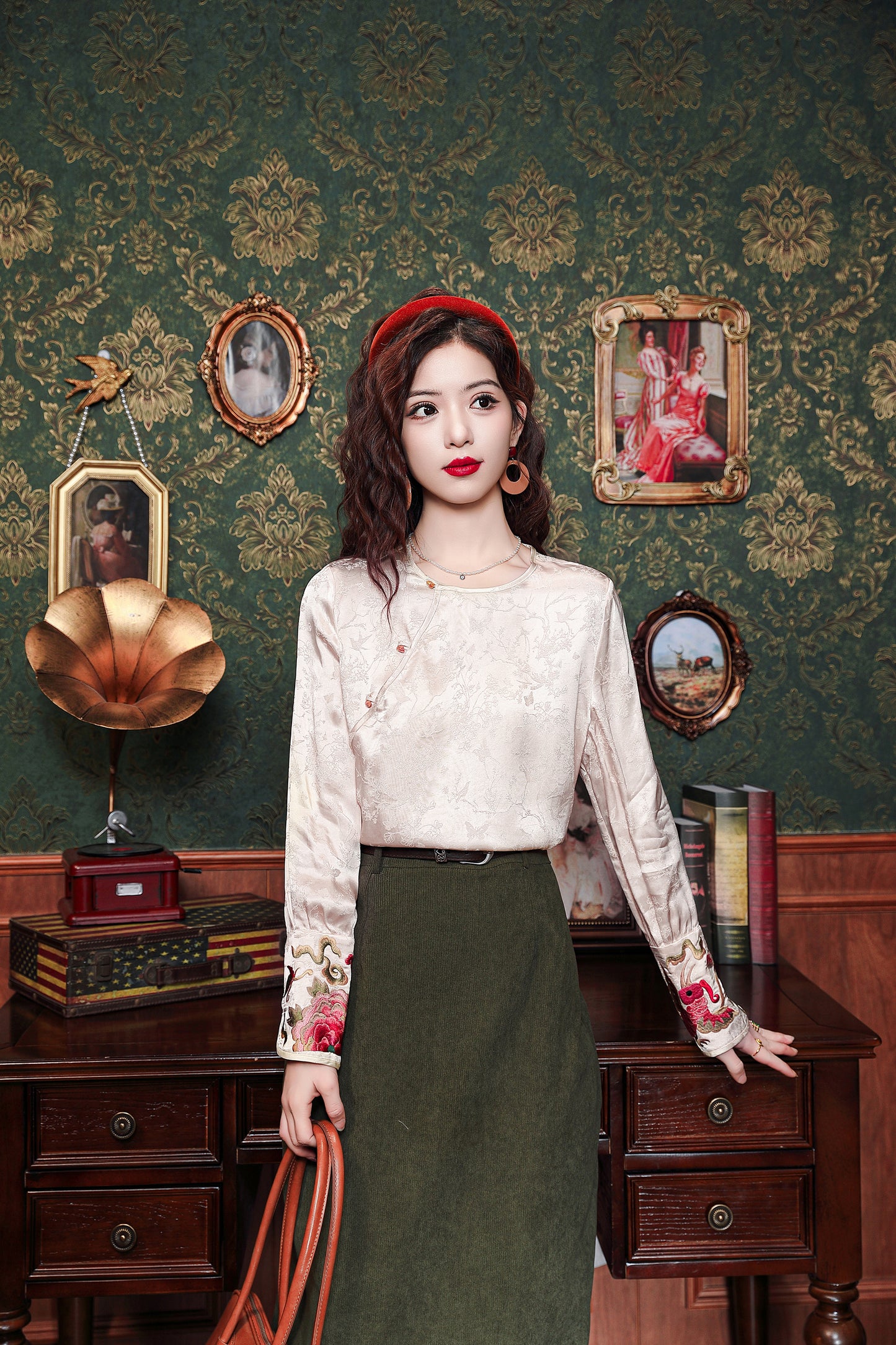 Women's Round Neck Jacquard Embroidery Blouses - LAI MENG FIVE CATS