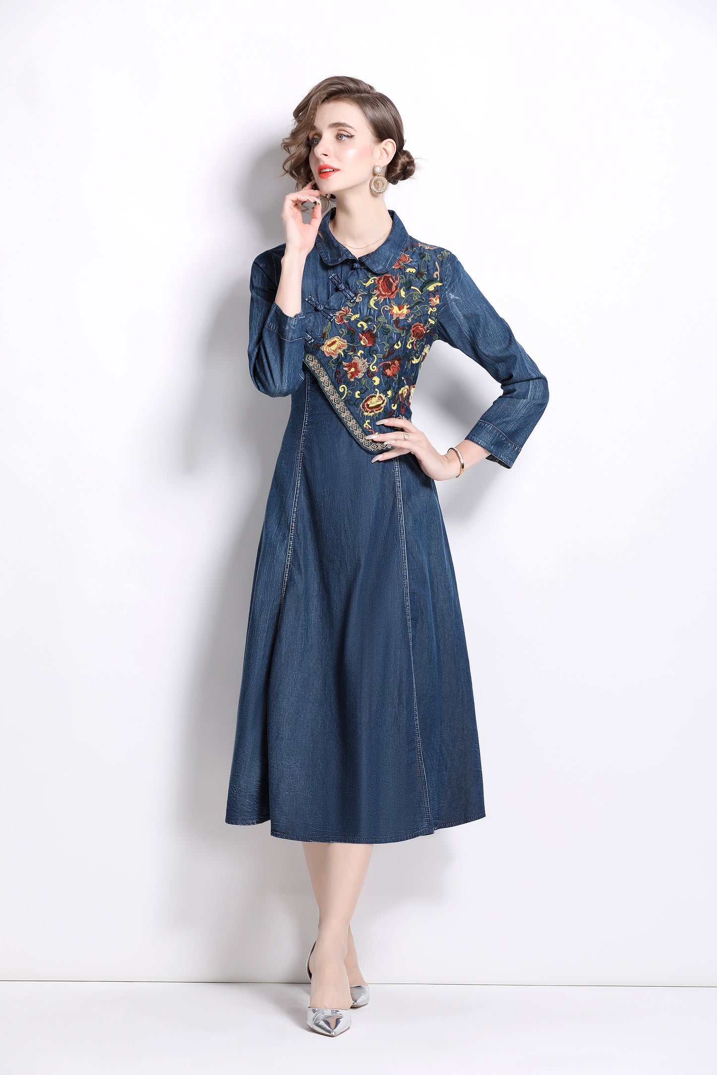 Women's vintage embroidered pocket denim midi dress