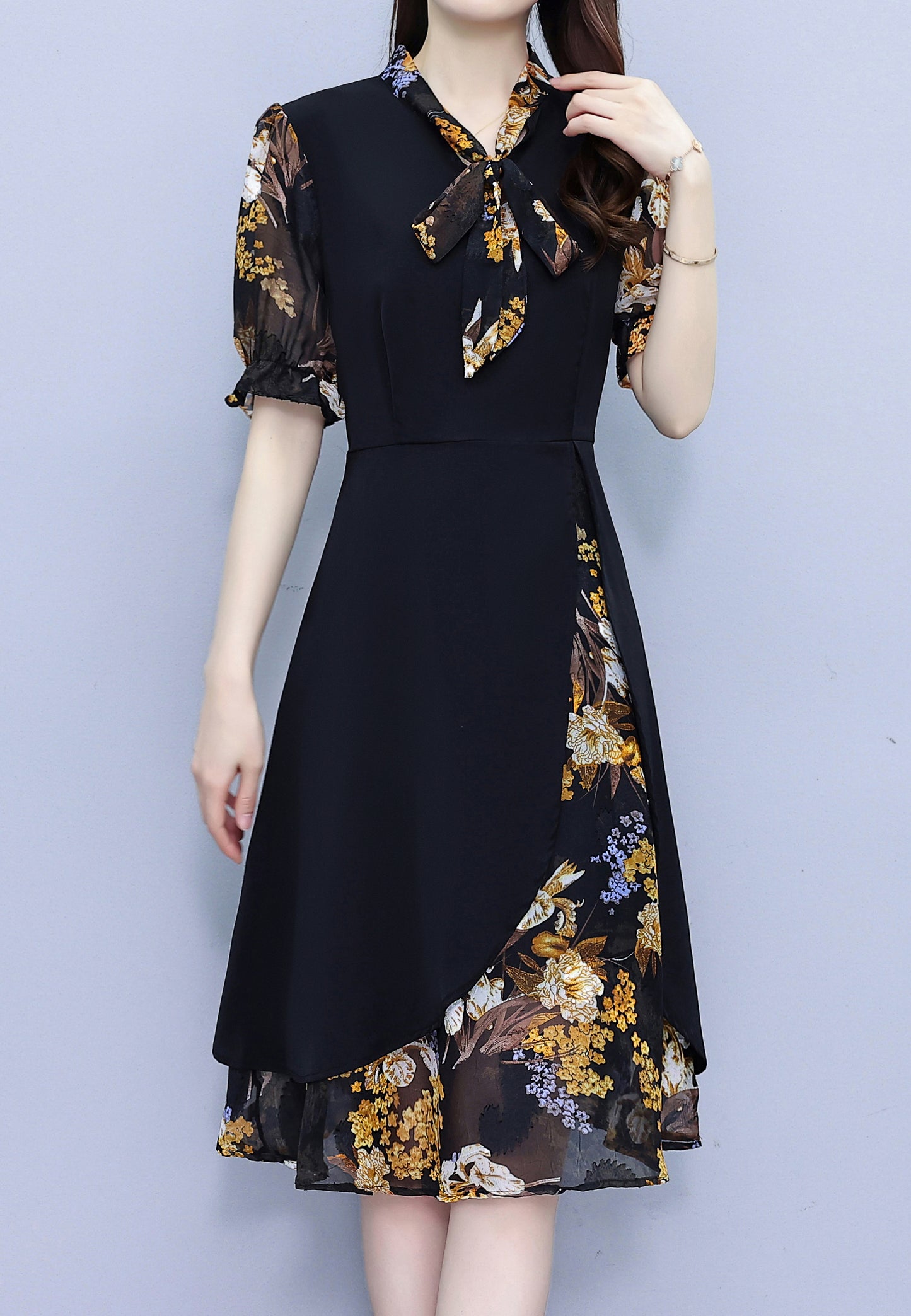 Floral Short-sleeved Tie Neck Midi Dress – Navy Blue