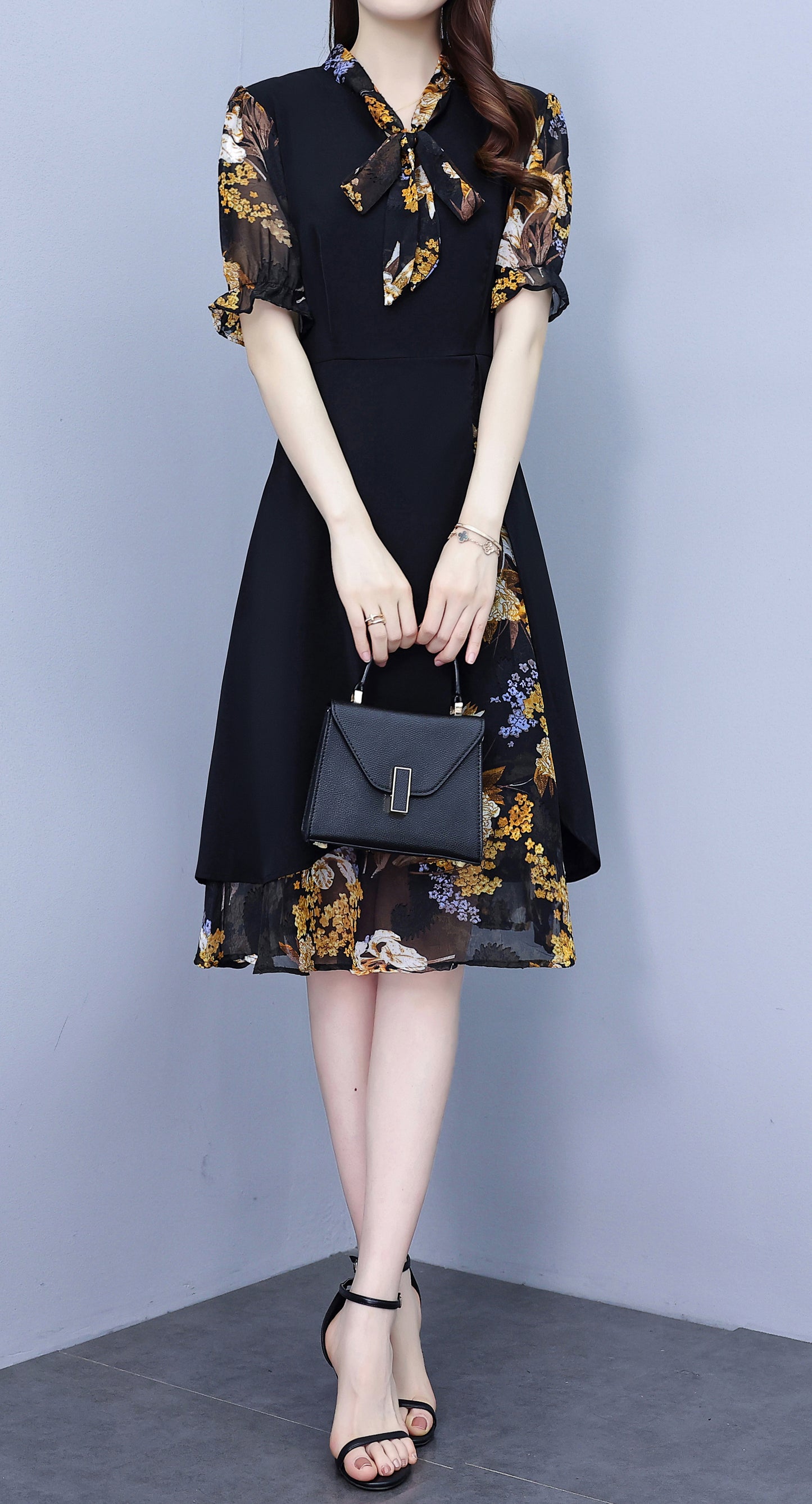 Floral Short-sleeved Tie Neck Midi Dress – Navy Blue