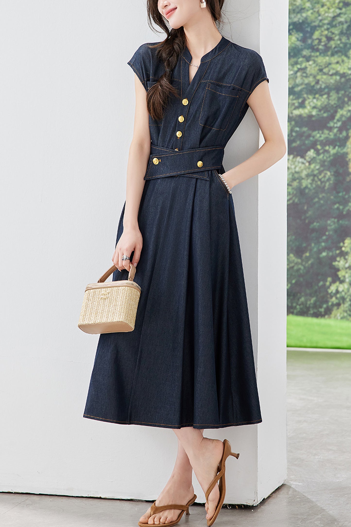 Casual Elegance V-Neck Denim Midi Dress with Pockets