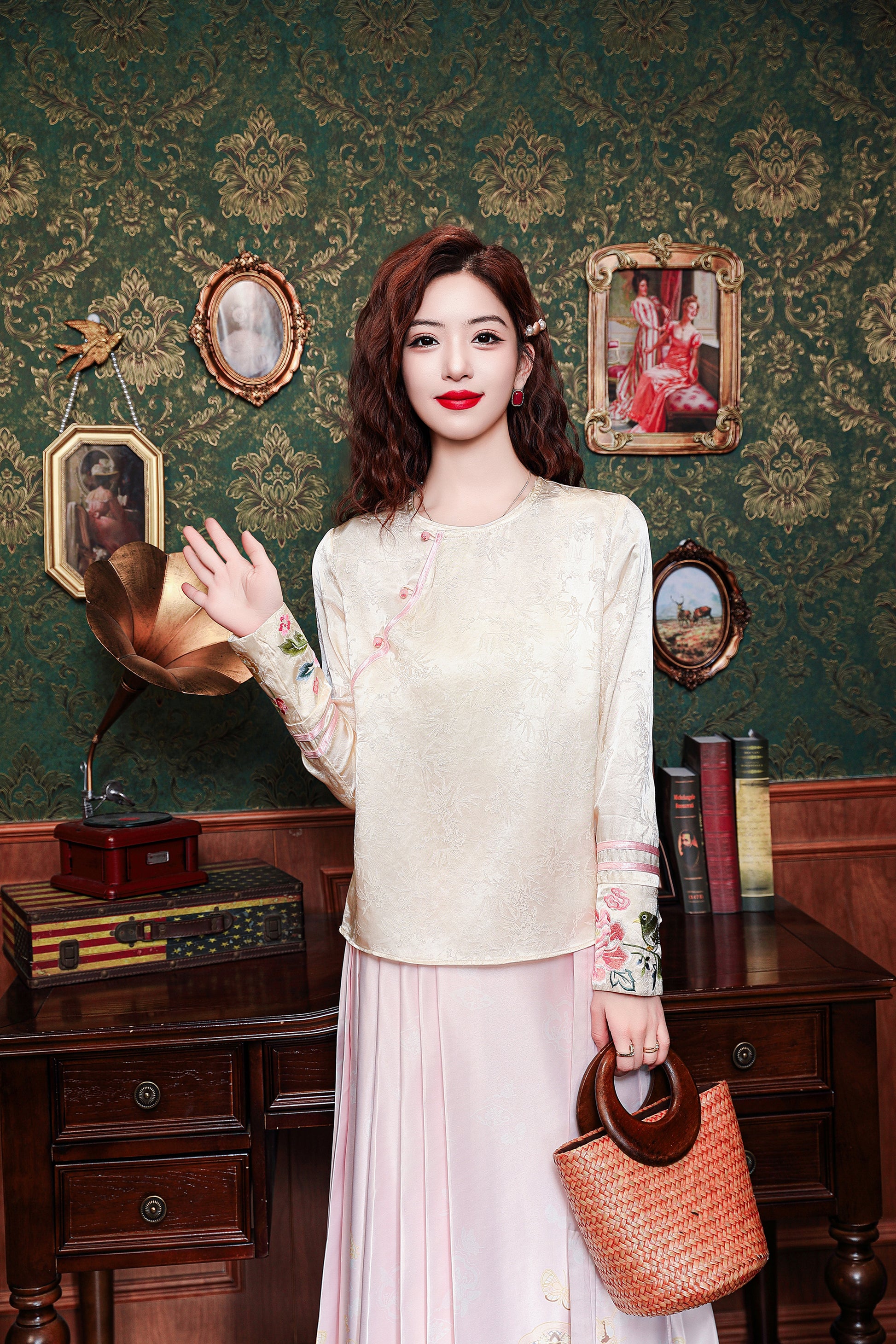 Women's Round Neck Jacquard Embroidery Blouses - LAI MENG FIVE CATS