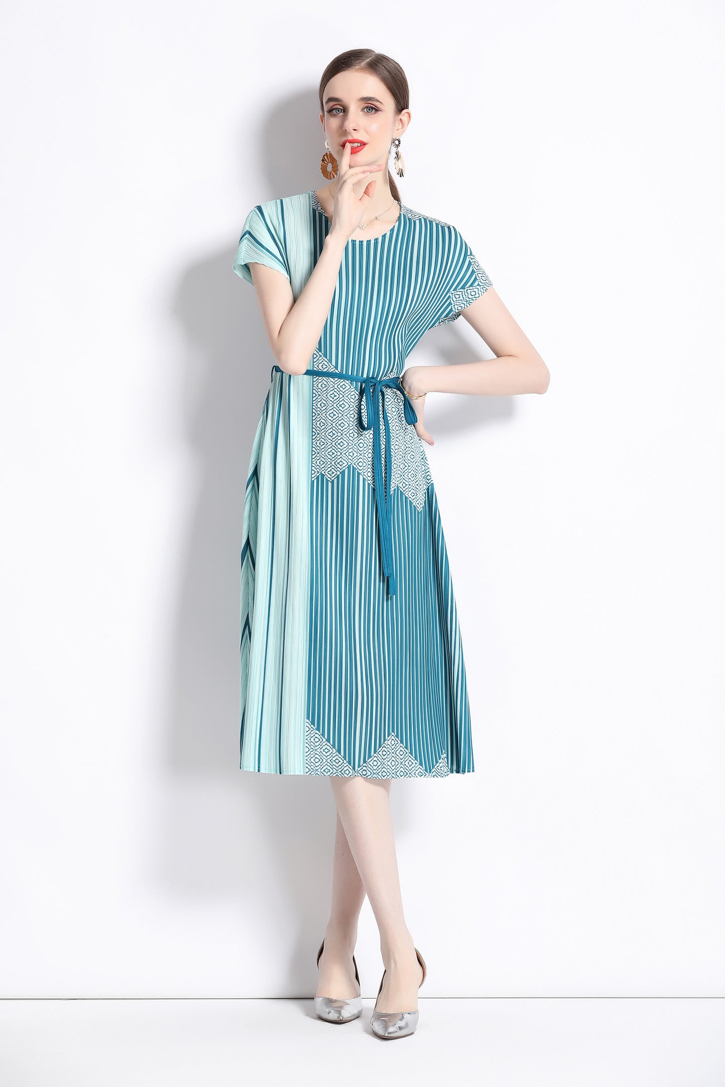 Blue Batwing Sleeve Elasticity Pleated Dress with Belt