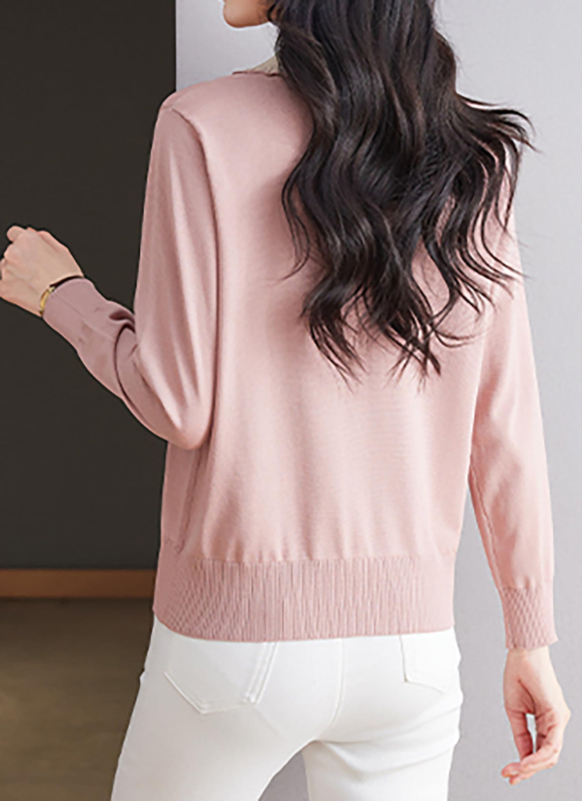 Women's Vintage Knit Top – Contrast Collar & Scalloped V-Neck