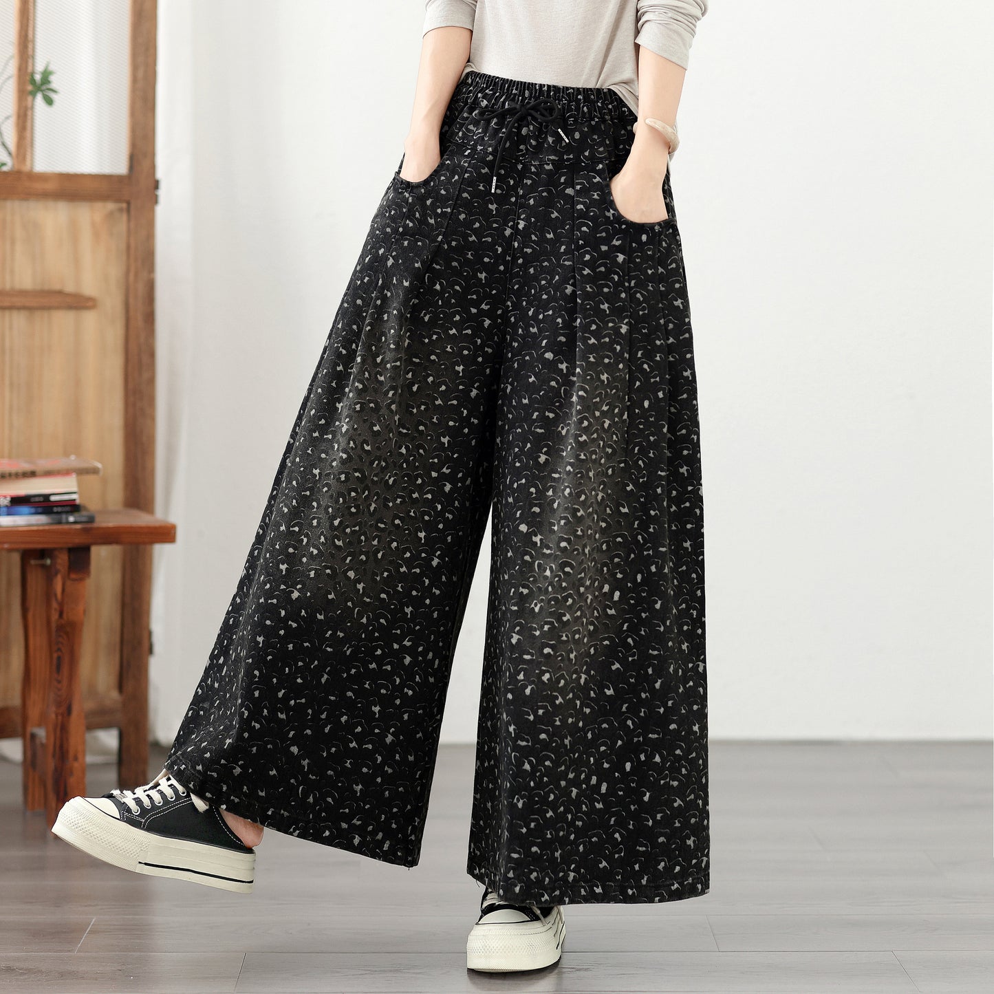 Effortless Chic High-Waist Floral Denim Wide-Leg Trousers