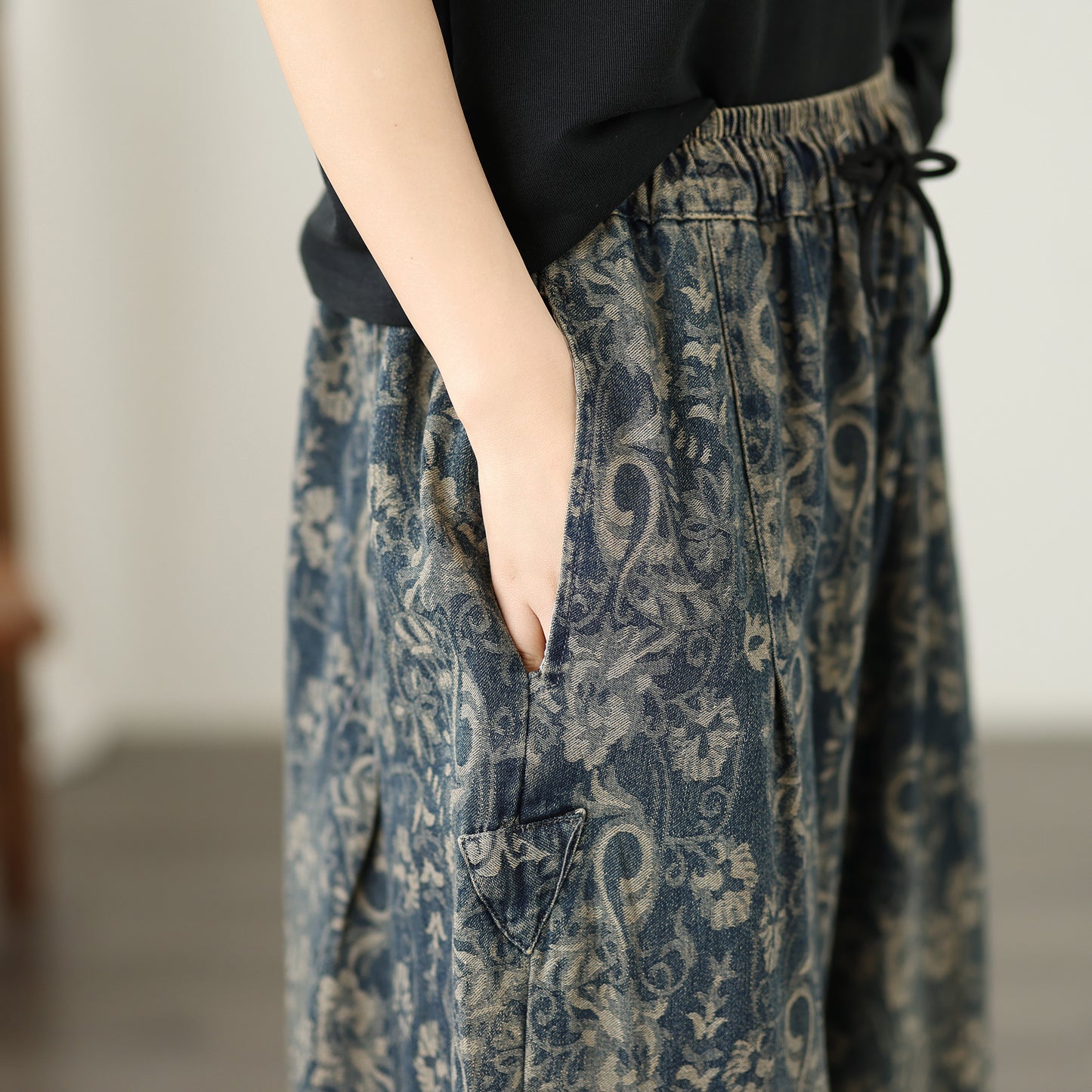 Paisley Print Cropped Wide Leg Denim Pants