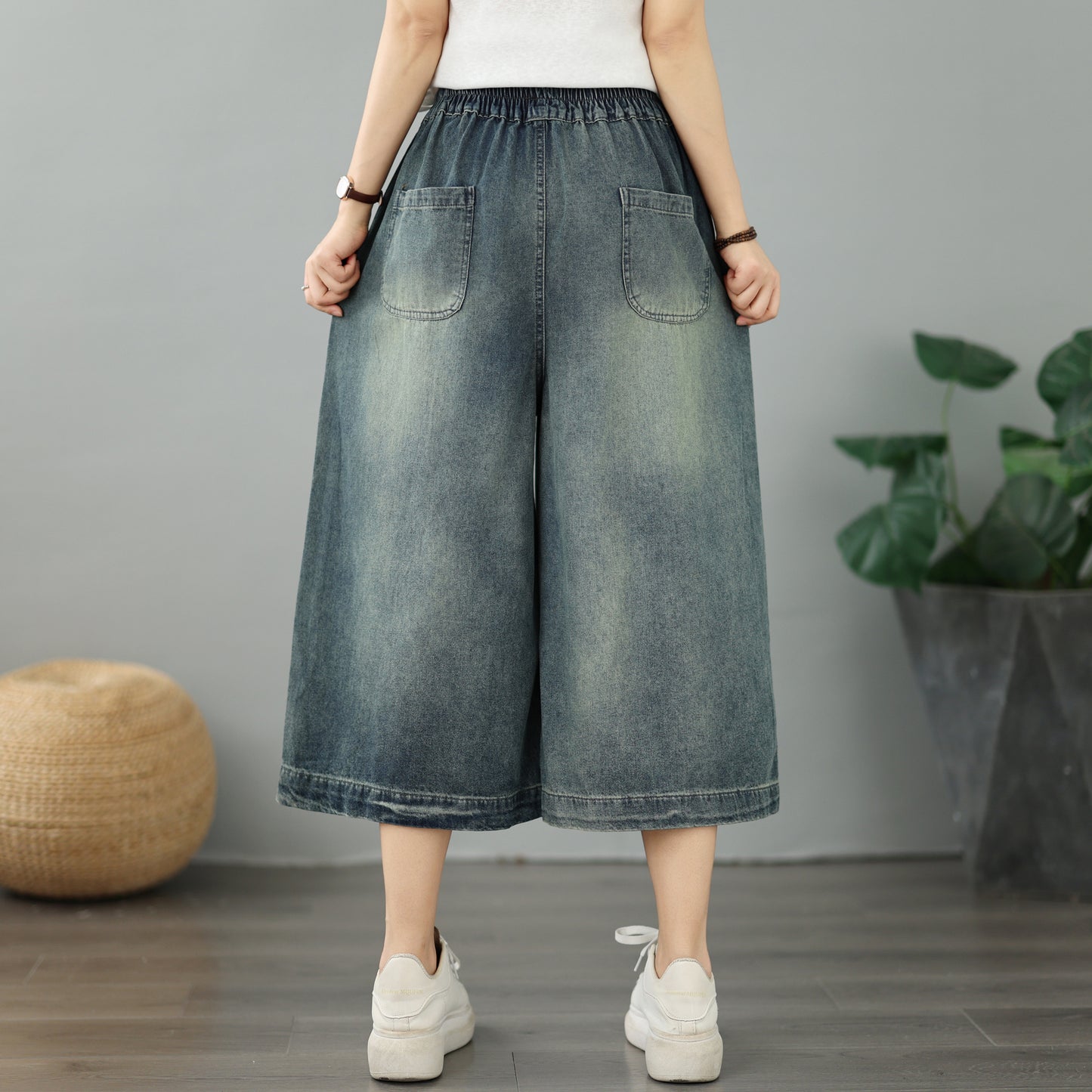Embroidered Elastic-Waist Cropped Wide-Leg Jeans
