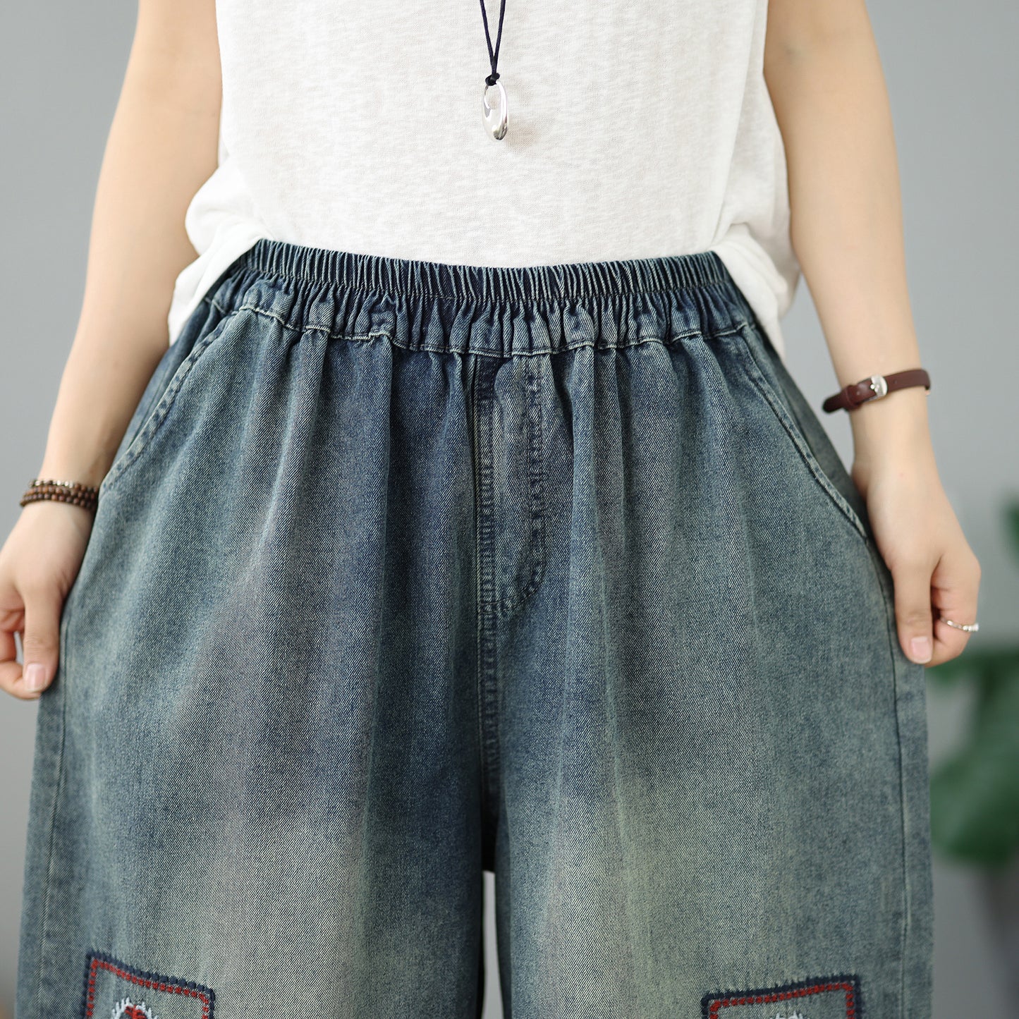Embroidered Elastic-Waist Cropped Wide-Leg Jeans