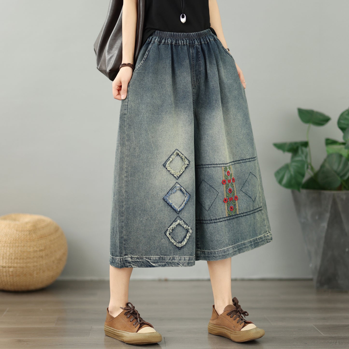 Women's Embroidery Wide-Leg Cropped Denim Pants - LAI MENG FIVE CATS