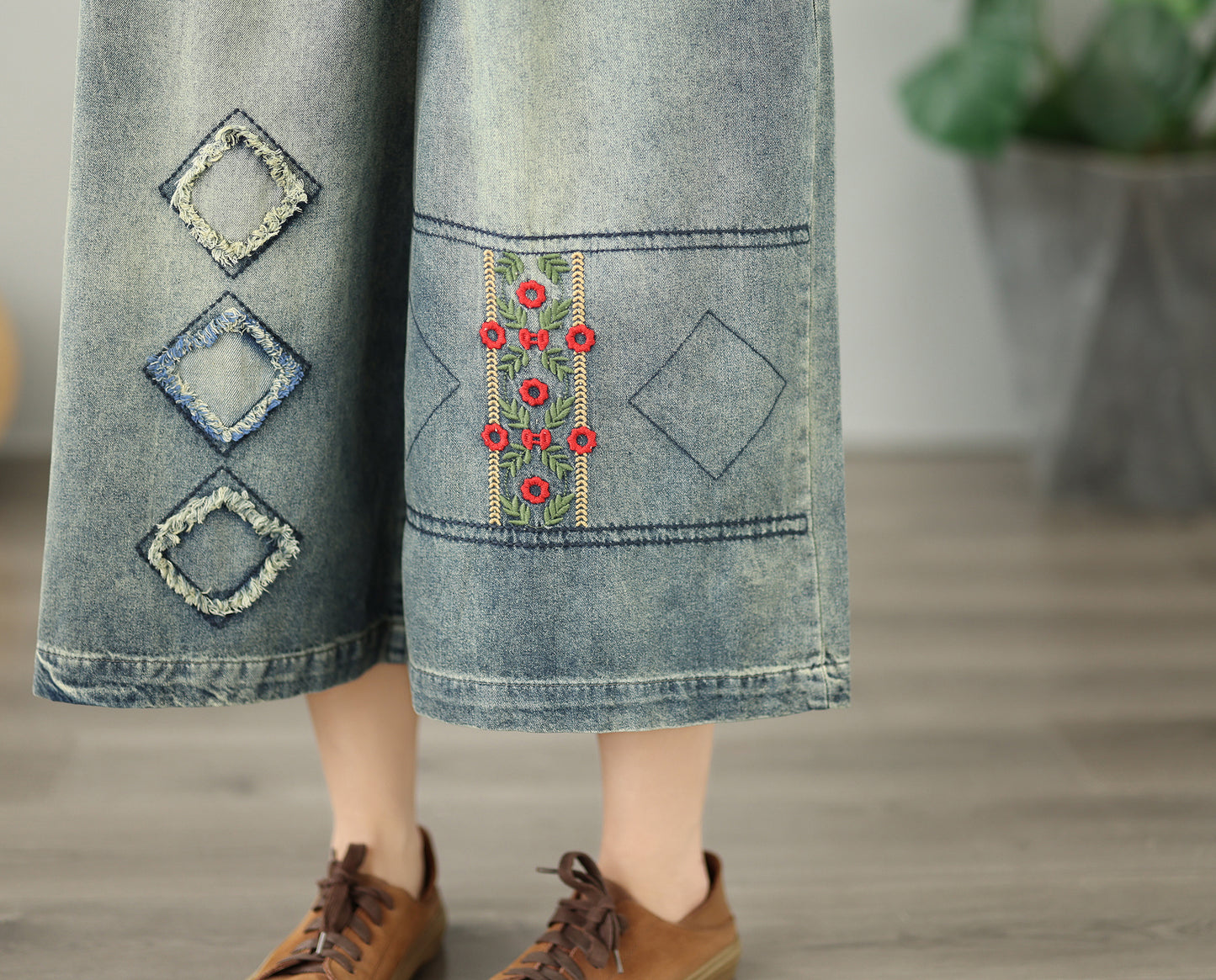Embroidered Cropped Wide-Leg Jeans – Toronto Rooftop Chic - LAI MENG FIVE CATS