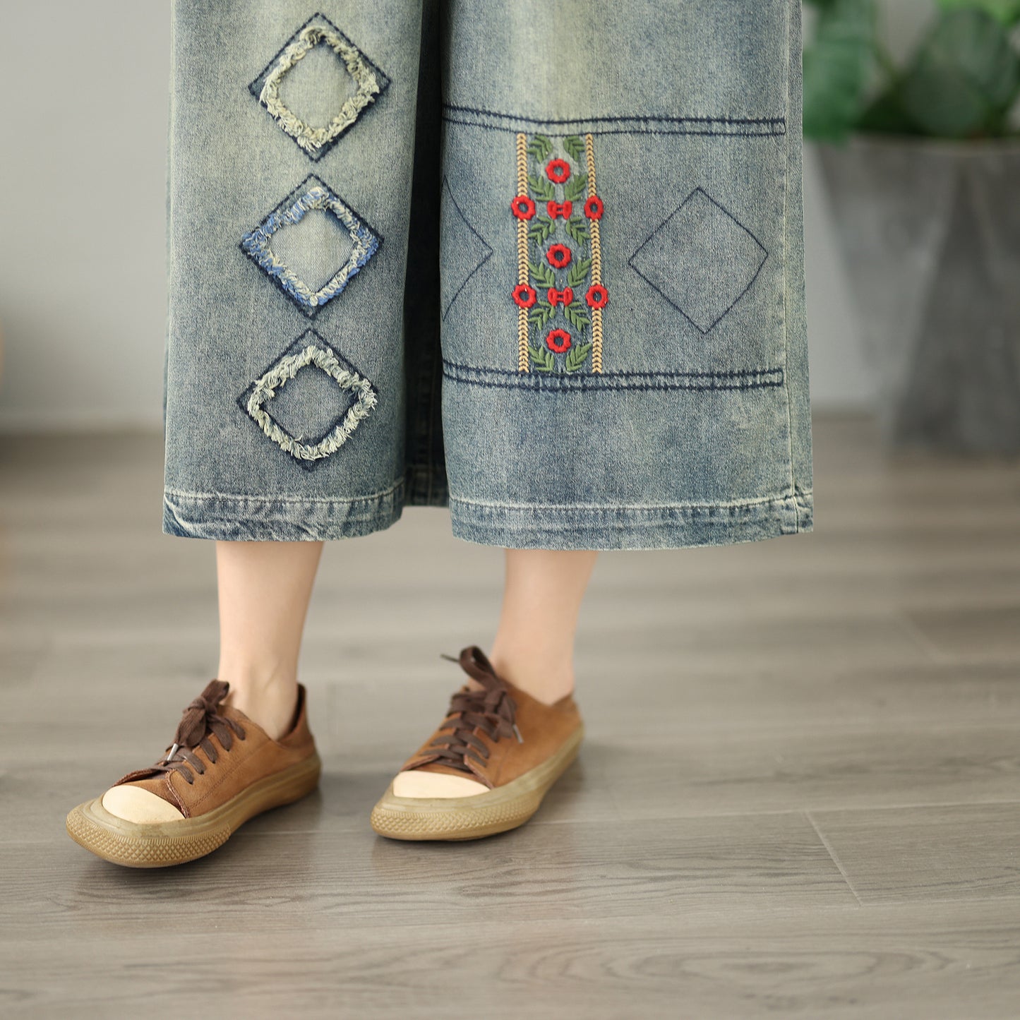 Women's Embroidery Wide-Leg Cropped Denim Pants - LAI MENG FIVE CATS